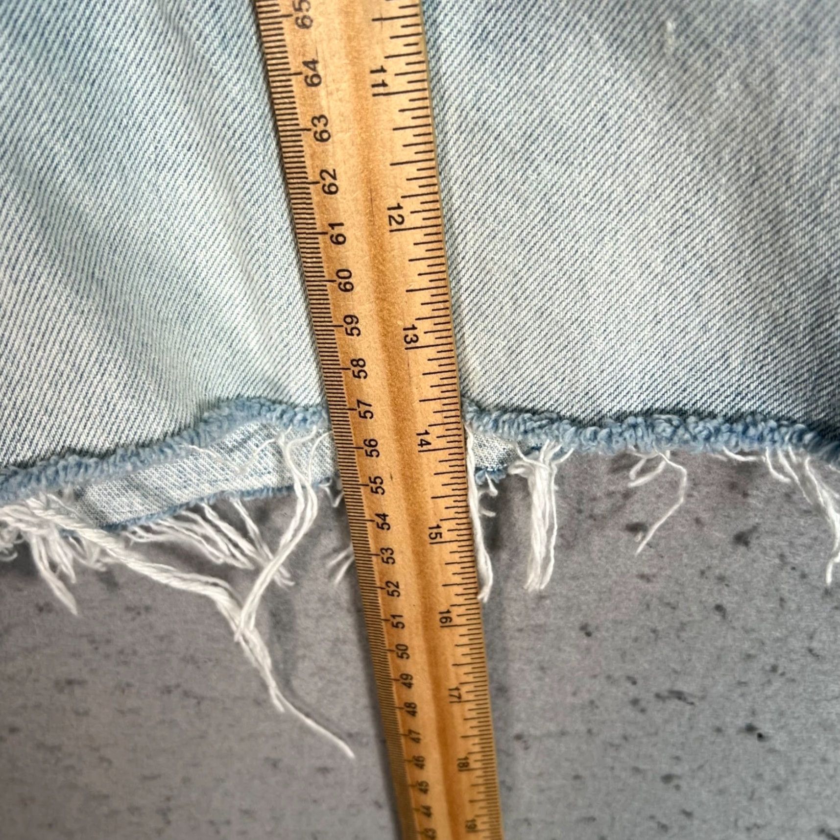 Vintage VINTAGE Pilcro Light Wash Frayed Hem Denim Shorts Womens 31 Light Blue 2010s Cut-Off High Rise Women Size 24" / US 00 / IT 34 - 7 Thumbnail