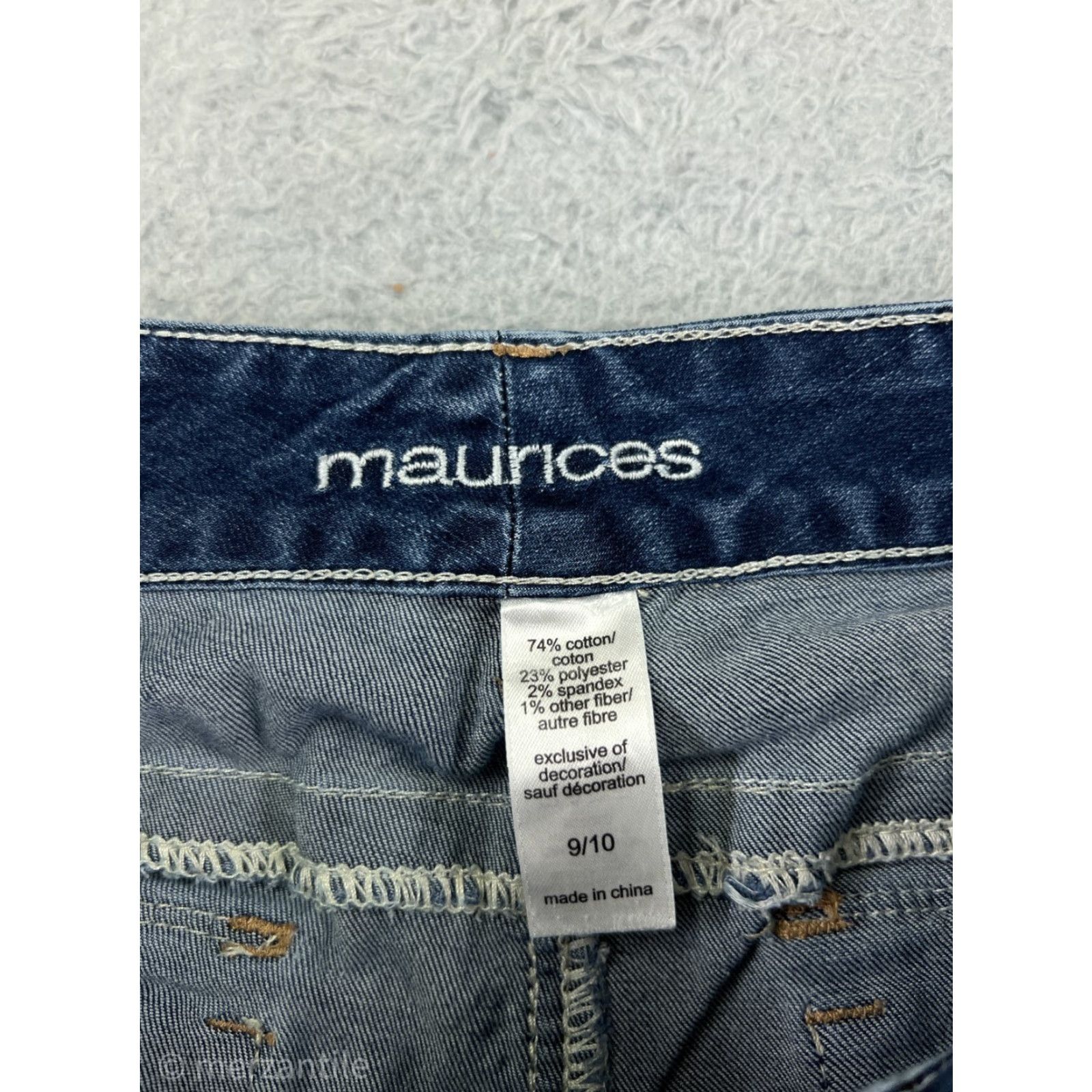 Vintage Maurices Womens Jeans Capri 9 Blue Denim Distressed Embellished Low Rise 5-Pocket Regular Size 30" / US 8 / IT 44 - 4 Thumbnail