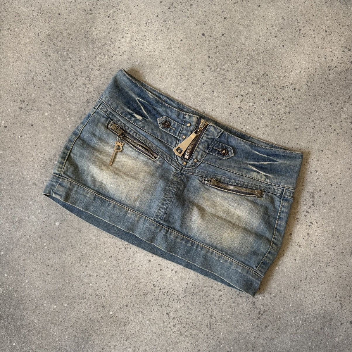 Japanese Brand Opium Y2K Vintage Super Sexy Mini Denim Skirt Size 28" / US 6 / IT 42 - 2 Thumbnail