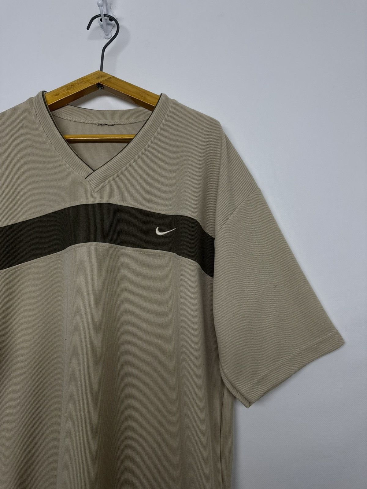 Nike Vintage Y2k Nike Swoosh Logo T-Shirt Size US L / EU 52-54 / 3 - 5 Thumbnail
