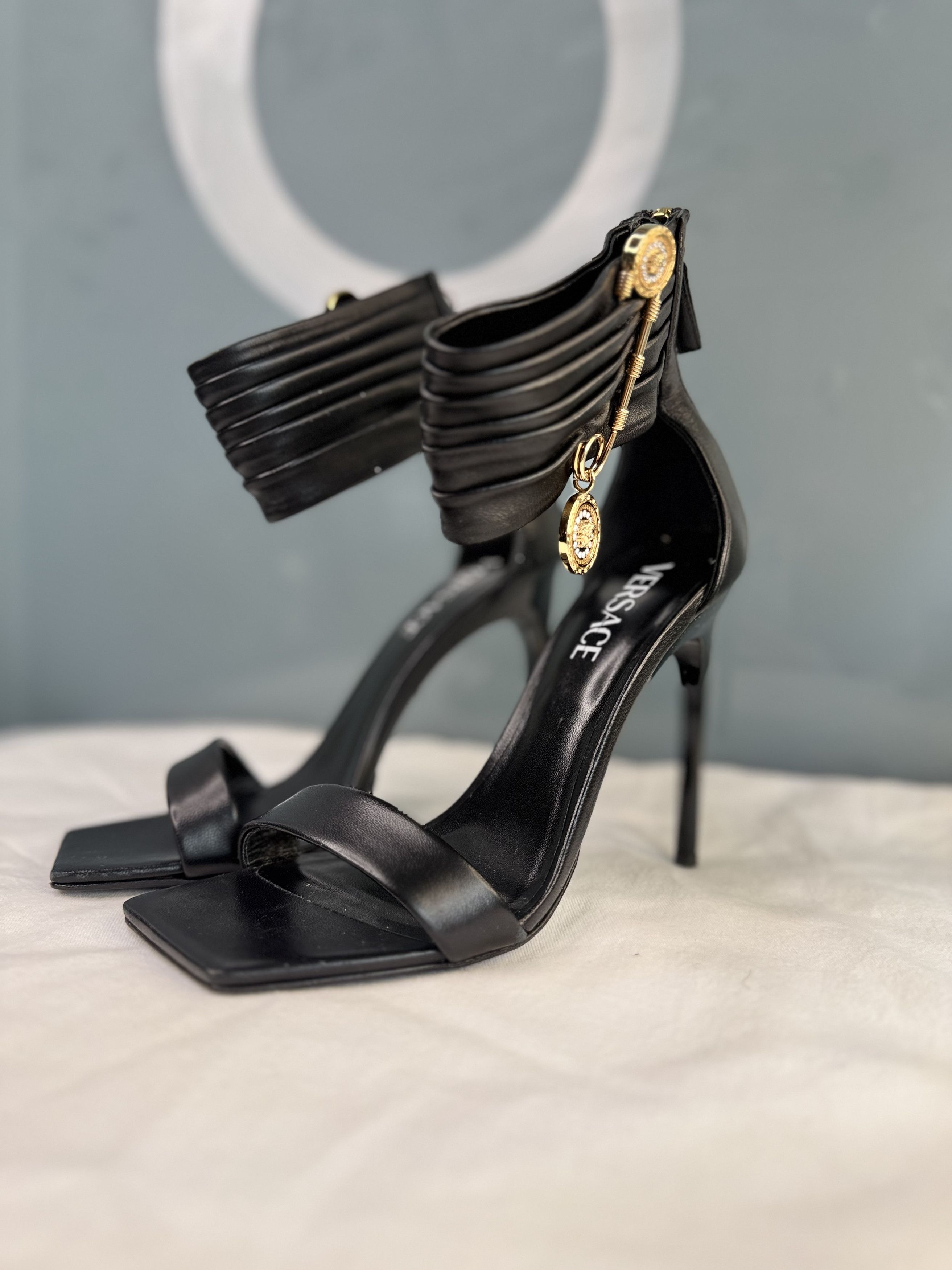 Versace Medusa Safety Pin Heels Size US 8 / IT 38 - 14 Thumbnail