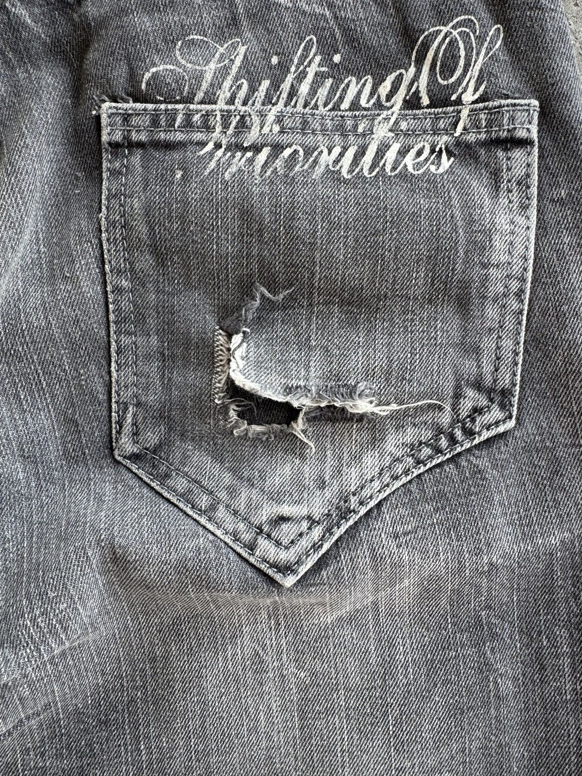 Japanese Brand Wild Life Poem Faded Denim Distressed Baggy Jeans Size US 31 - 11 Thumbnail
