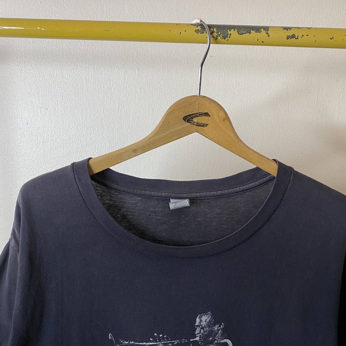 Vintage Y2K Jazz Musician Miles Davis Playing Trumpet Faded Black T Size US M / EU 48-50 / 2 - 3 Thumbnail