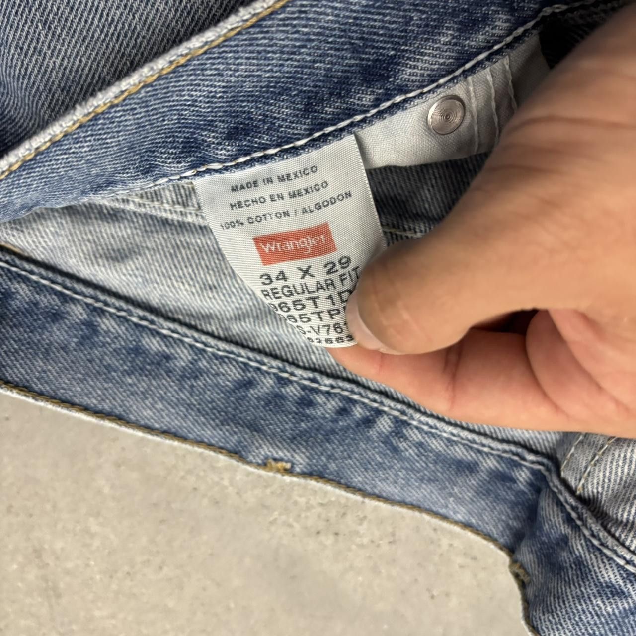 Japanese Brand × Vintage Crazy Vintage Y2K/2000s Faded Medium Wash Essential Denim Jeans! Size US 33 - 8 Thumbnail