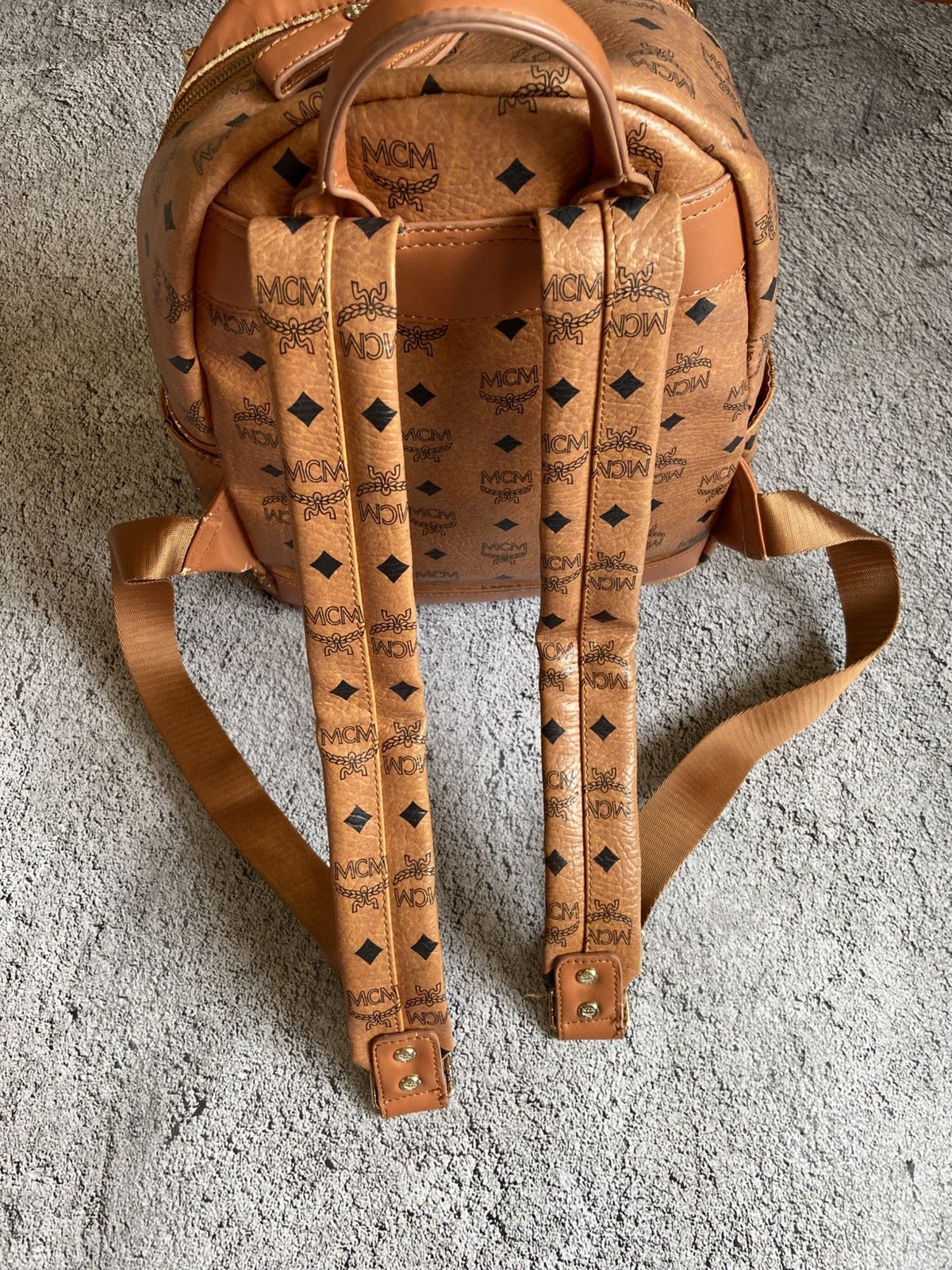 MCM MCM Studded Backpack Leather Distressed Size ONE SIZE - 3 Thumbnail
