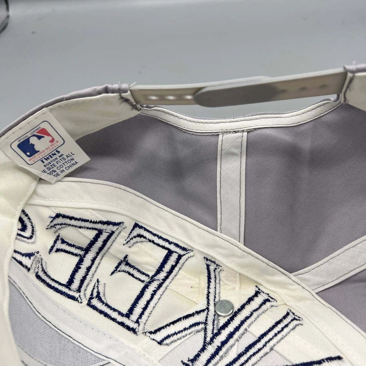 Twins Enterprise Inc. × Vintage New York Yankees Hat Men Twins Enterprise MLB Snap Back Cap Size ONE SIZE - 7 Thumbnail