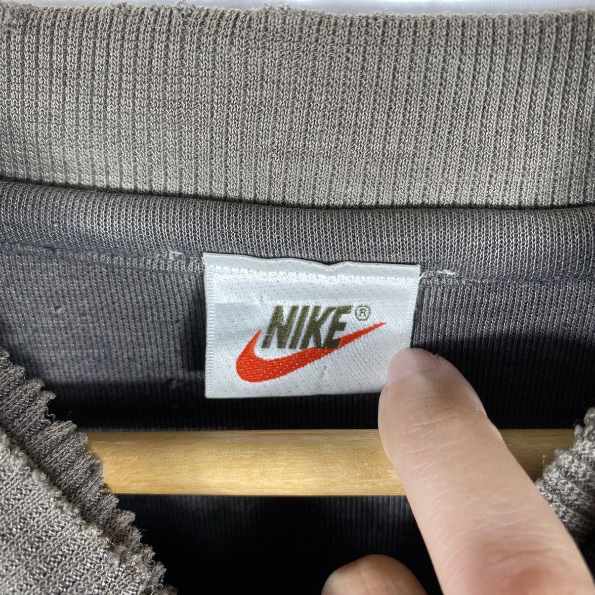 Nike Distressed Vintage 90's NIKE Small Swoosh Sweatshirt Size US M / EU 48-50 / 2 - 5 Thumbnail