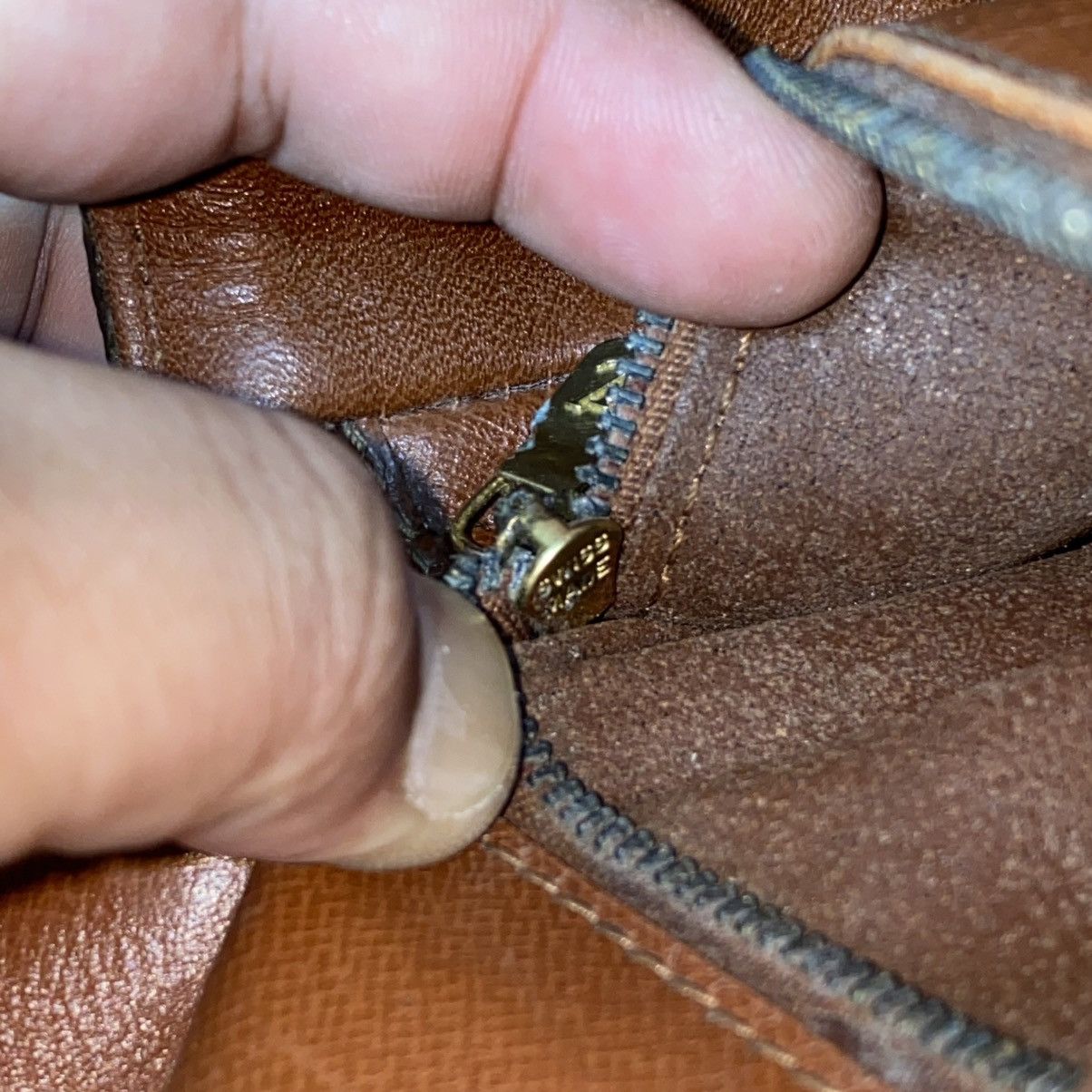 Louis Vuitton ‼️YES‼️ VINTAGE SWISS MADE ZIPPER LOUIS VUITTON CHANTILLY PM Size ONE SIZE - 13 Thumbnail