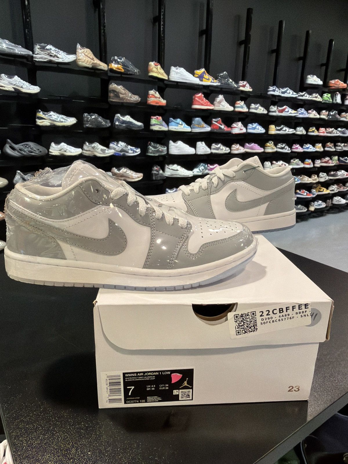 Jordan Brand Jordan 1 Low Wolf Grey Size-7W Brand New Size US 7 / EU 40 - 1 Thumbnail