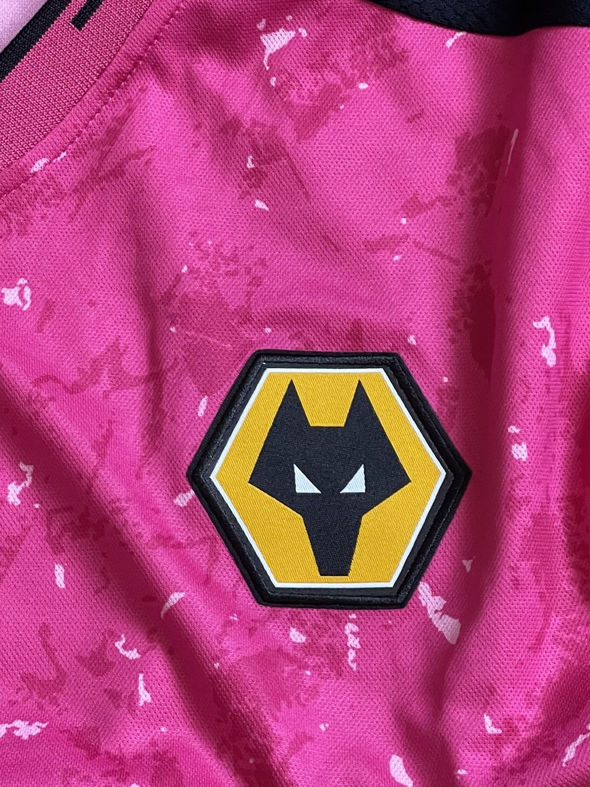 Other Castore Wolves pink long sleeve soccer jersey Size US M / EU 48-50 / 2 - 7 Thumbnail