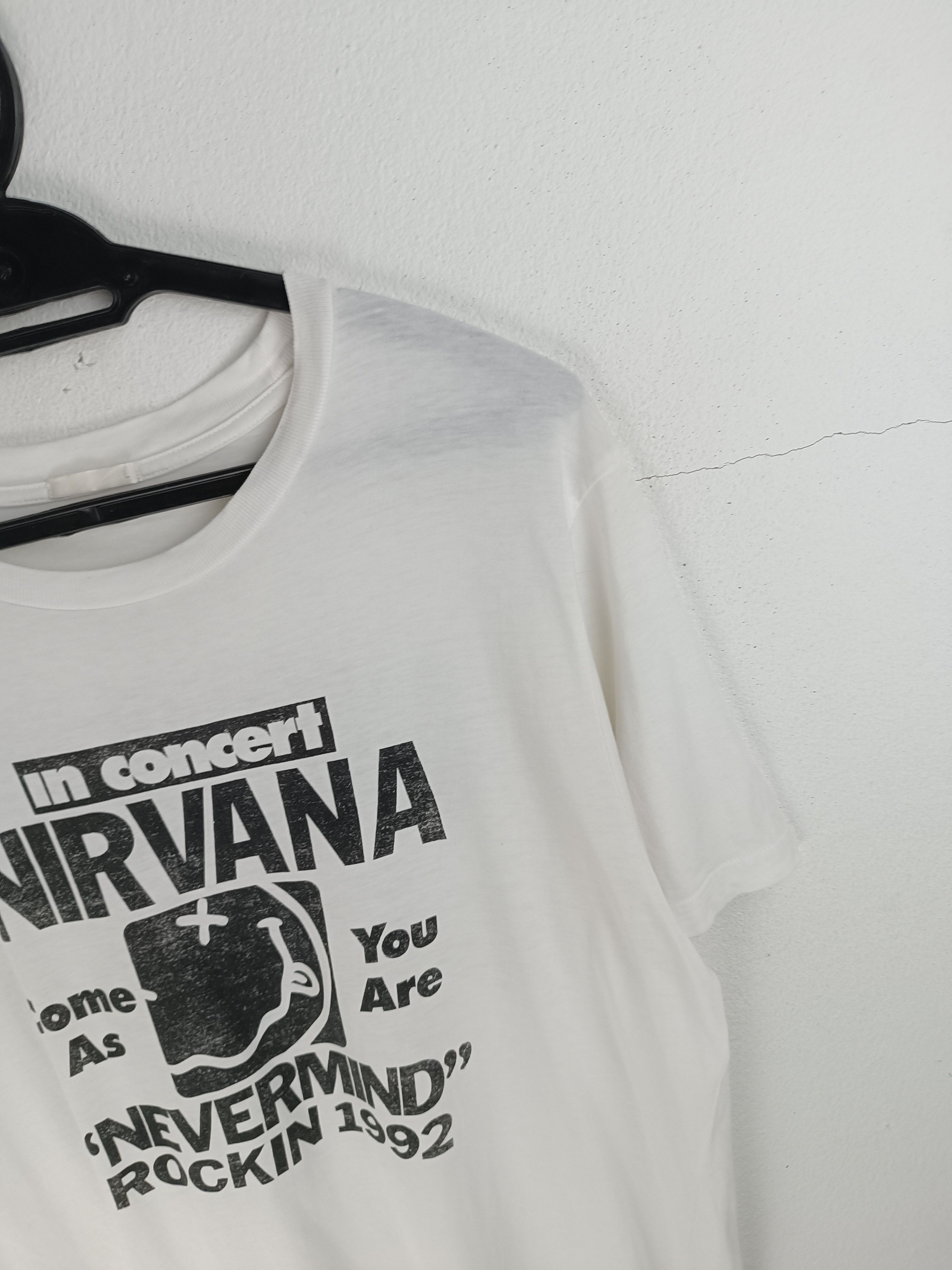 Vintage VINTAGE NIRVANA IN CONCERT ROCKING NEVERMIND 1992 GRUNGE TEE Size US M / EU 48-50 / 2 - 7 Thumbnail