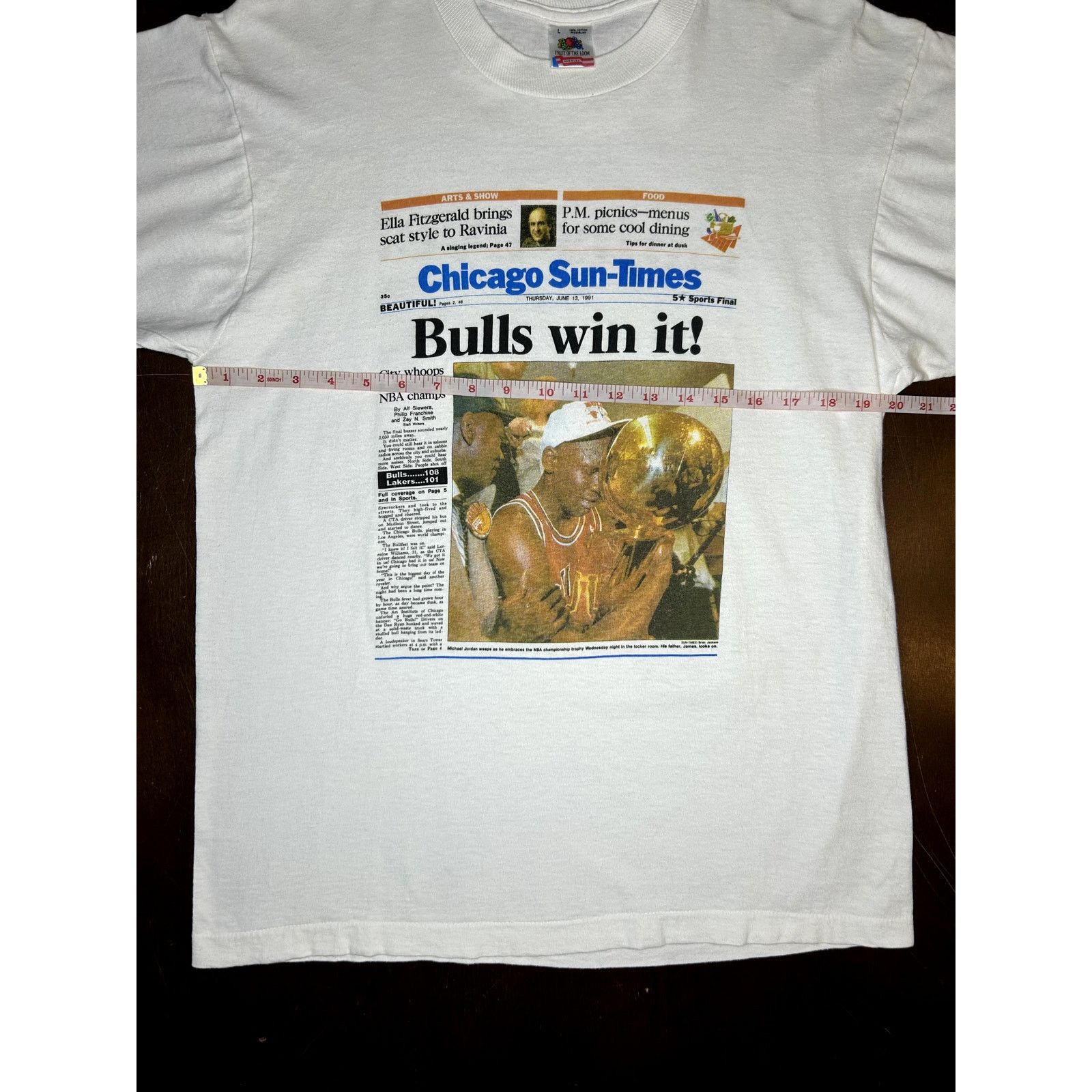 NBA '91 NBA Chicago Bulls Michael Jordan Newspaper Print T Shirt Size US L / EU 52-54 / 3 - 4 Thumbnail