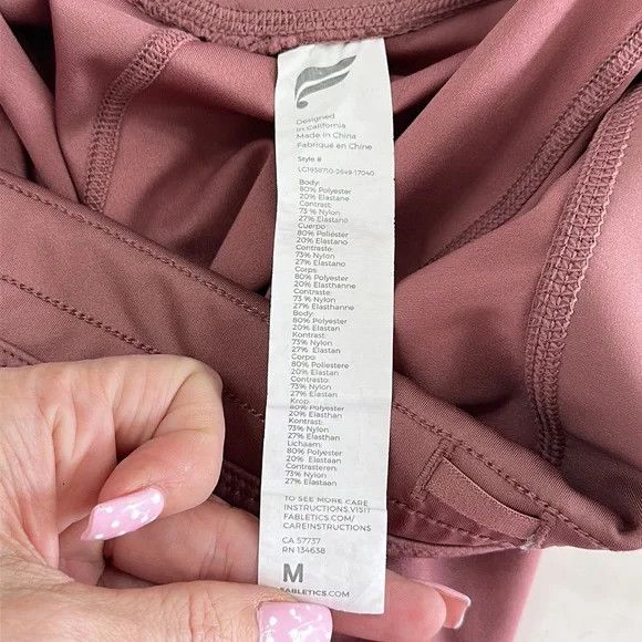 Fabletics FABLETICS Mid-Rise Statement Ultracool Legging Capri Size 30" / US 8 / IT 44 - 9 Thumbnail
