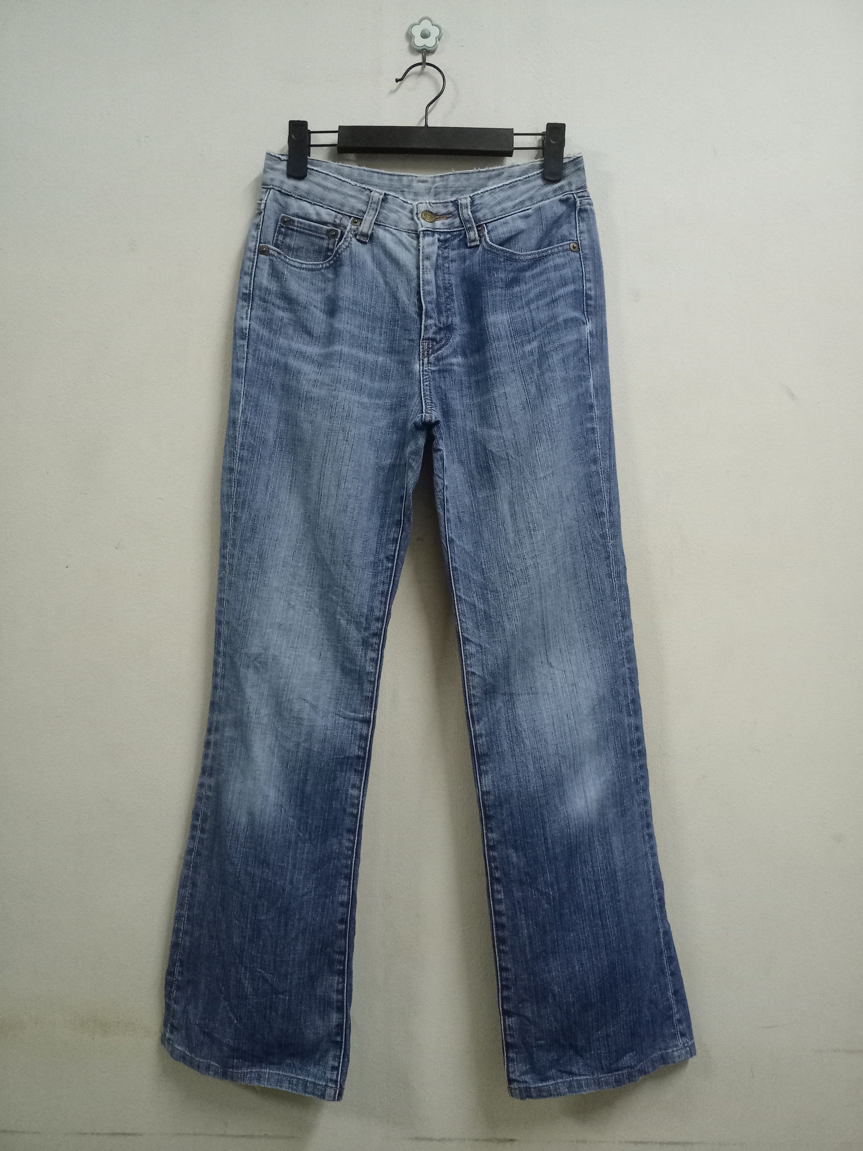 Japanese Brand × Uniqlo Vintage Japanese Uniqlo Blue Wash Flare Jeans Size US 26 / EU 42 - 1 Thumbnail
