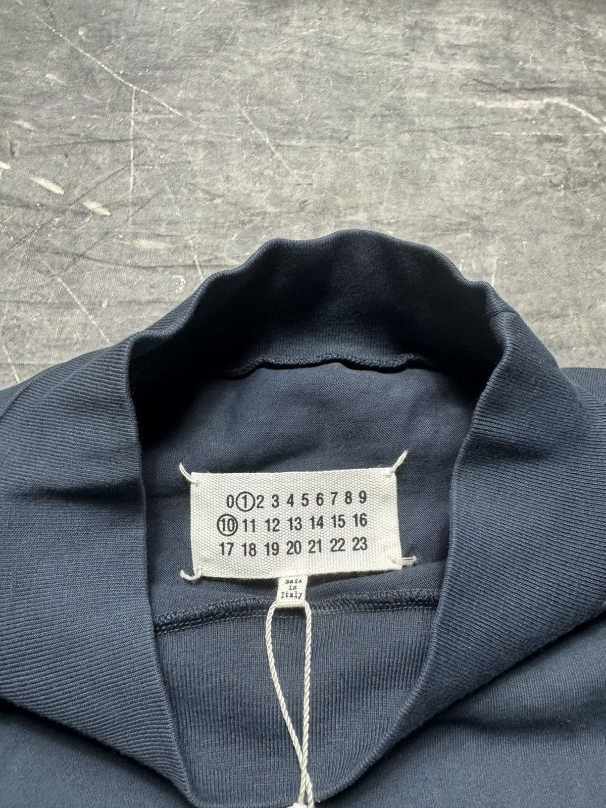 Maison Margiela Maison Margiela Logo Mock Neck T-Shirt in Navy Size US L / EU 52-54 / 3 - 6 Thumbnail