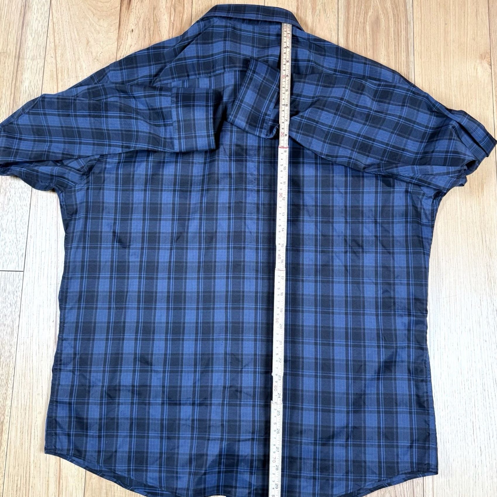 UNTUCKit UNTUCKit Shirt Men XL Blue Black Plaid Button-Up Long Sleeve Button-Up Plaid Mens XL Blue Black 2010s or 2020s (adjust as applicable) Size US XL / EU 56 / 4 - 7 Thumbnail