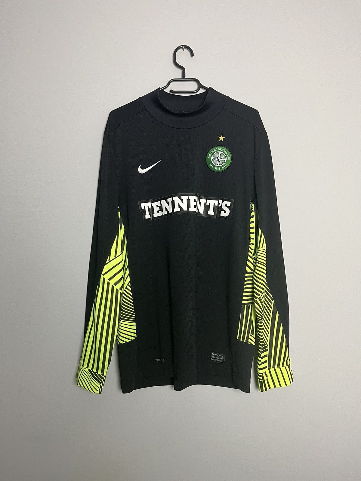 Vintage Nike Celtic goalkeeper 11/12 soccer jersey longsleeve Size US L / EU 52-54 / 3 - 1 Thumbnail