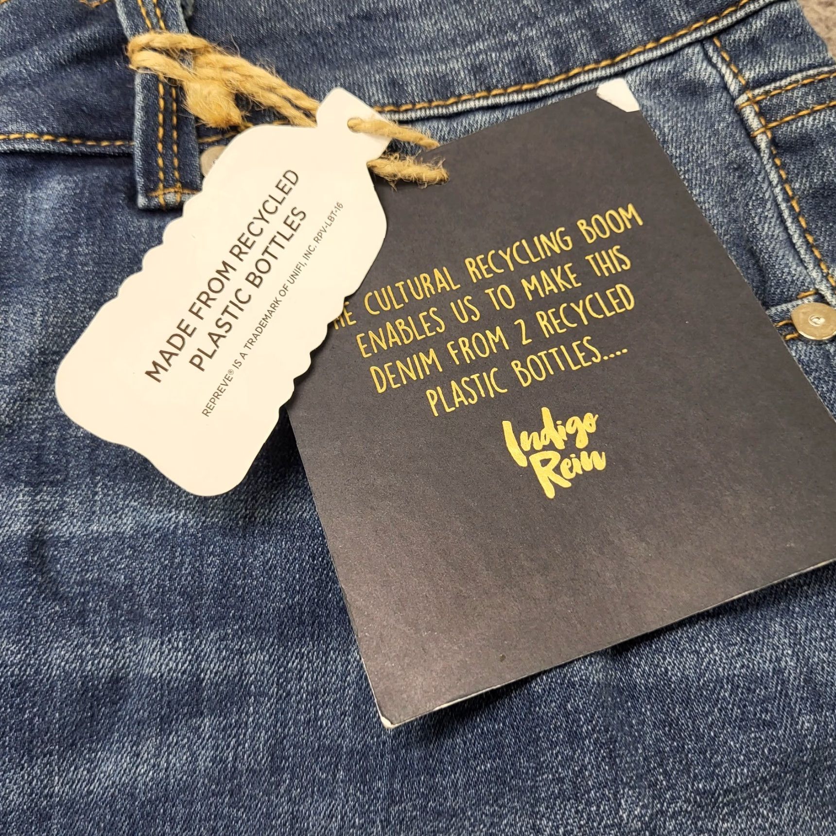 Vintage Indigo Rein Jeans Womens 15/31 Med Blue Wash Distressed High Rise Crop Jeans Size 36" / US 14 / IT 50 - 4 Thumbnail