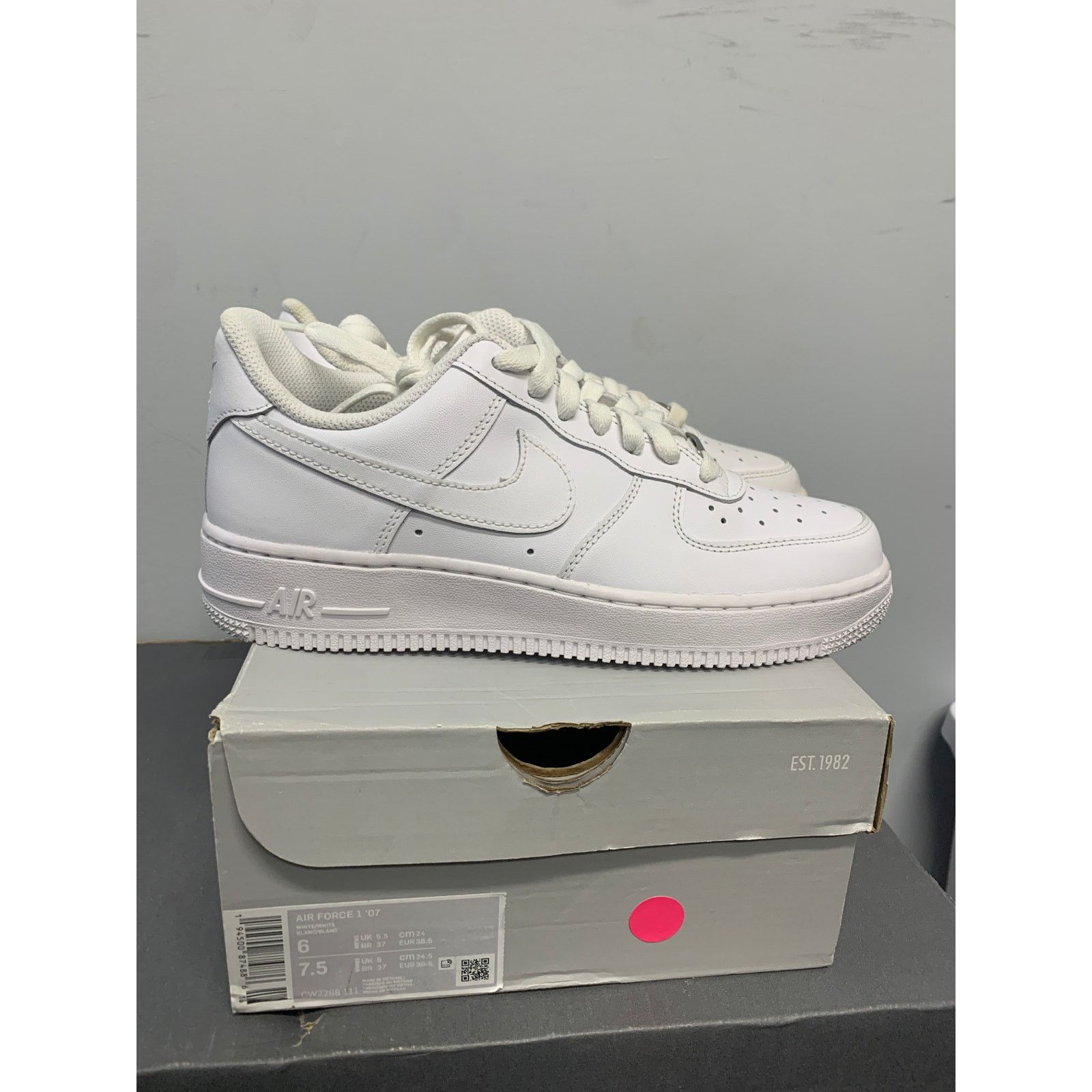 Nike Nike Air Force 1 Low '07 White Size 6 BRAND NEW SHIPS NOW Size US 6 / EU 39 - 2 Thumbnail