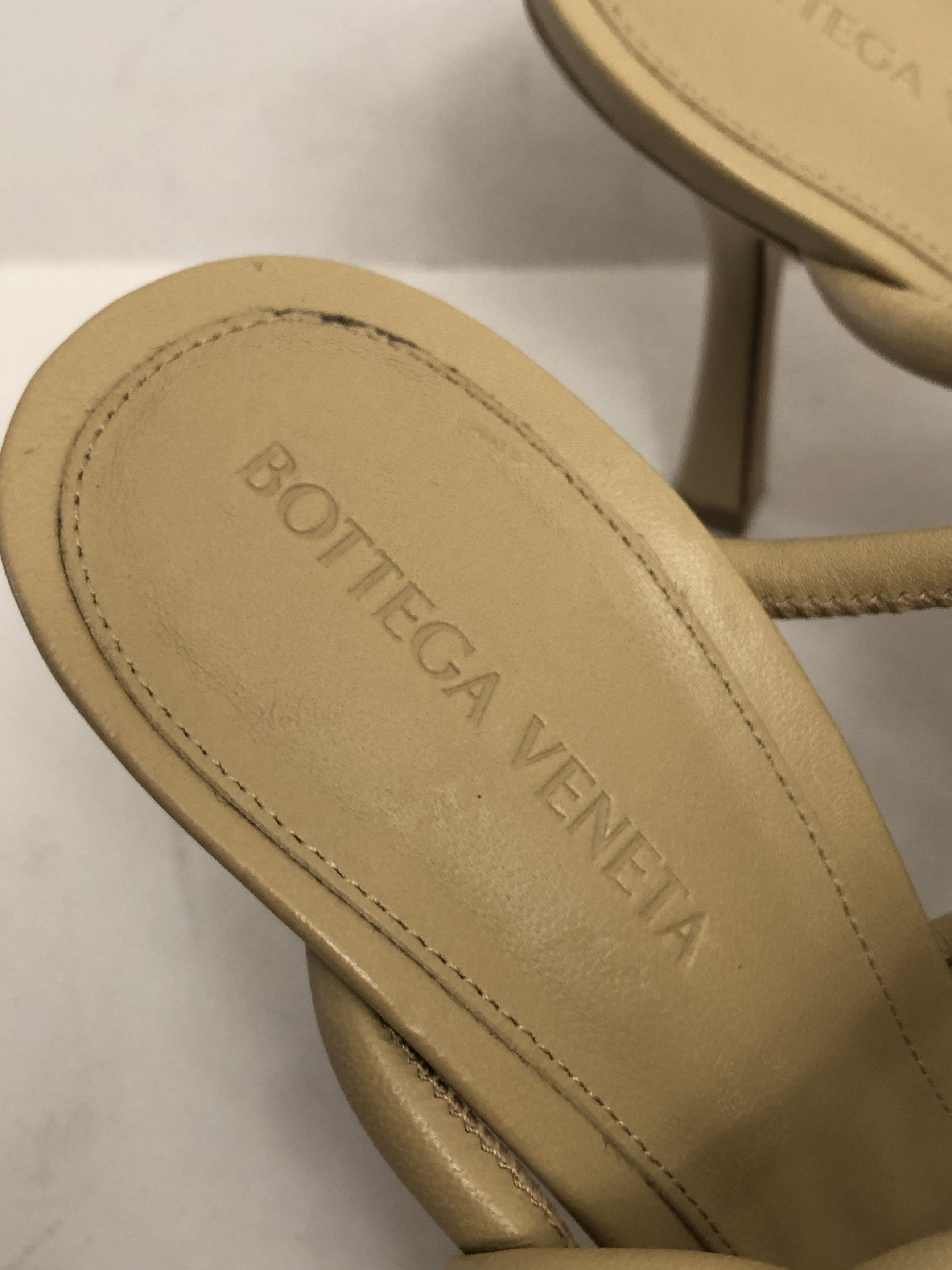 Bottega Veneta Bottega Veneta Stretch 90 Leather Mules in Cane Sugar 38.5 Size US 8.5 / IT 38.5 - 11 Thumbnail
