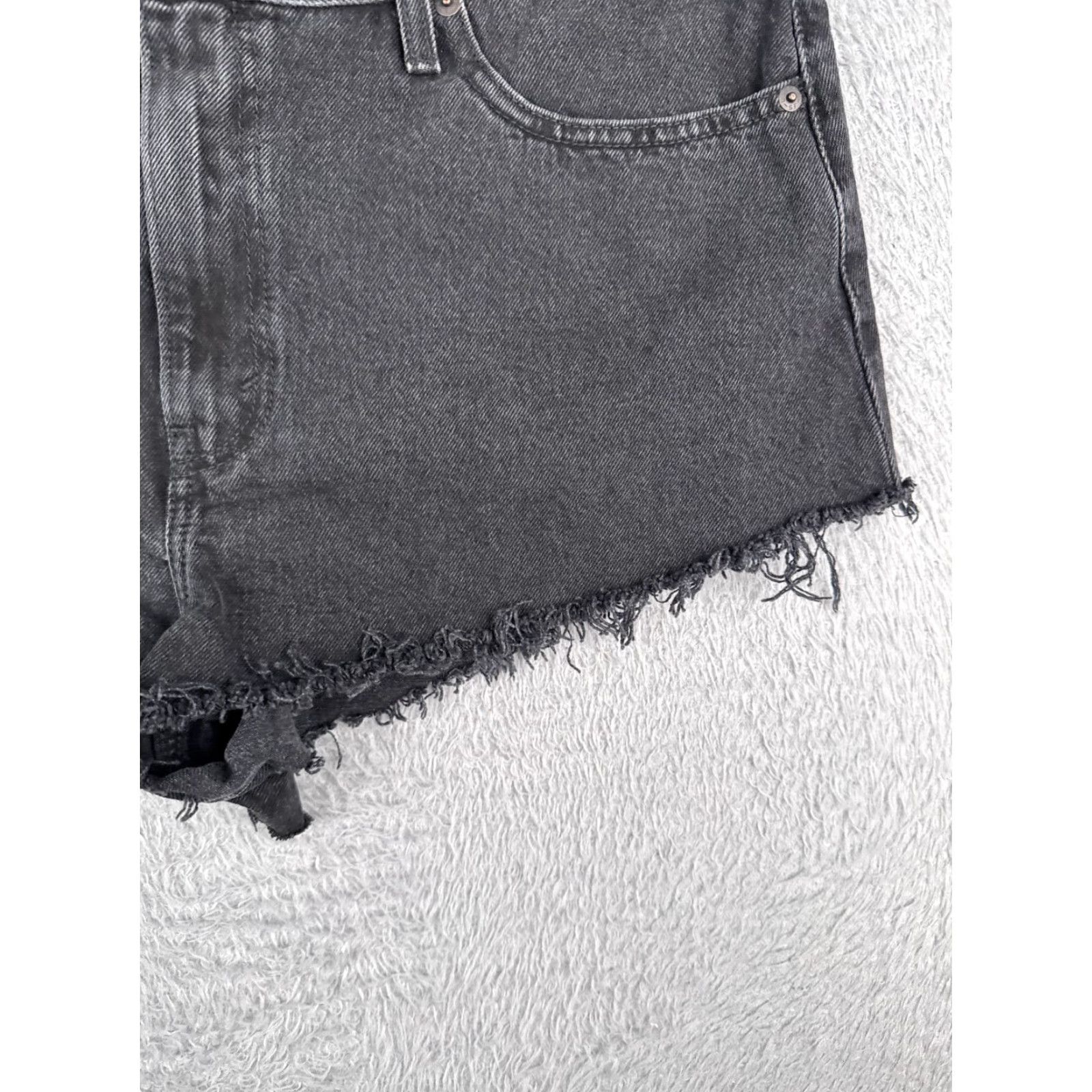 Levi's VINTAGE Levis Shorts Womens Black Denim 33 High Rise 80s Cut-Off 5-Pocket Stretch Jeans Short Size 24" / US 00 / IT 34 - 2 Thumbnail