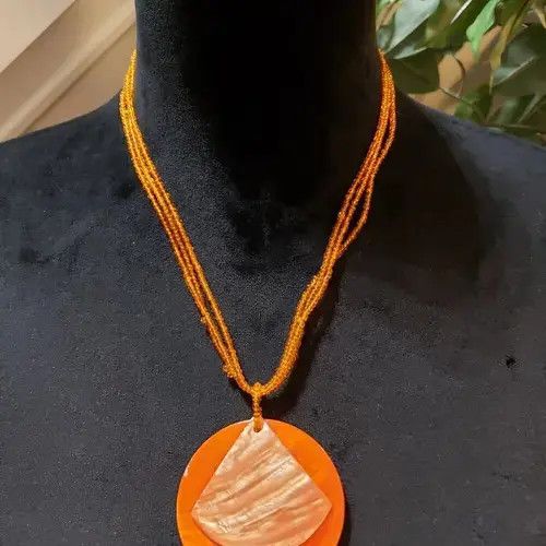 Jewelry Round Mother Of Pearl Necklace Size ONE SIZE - 2 Thumbnail