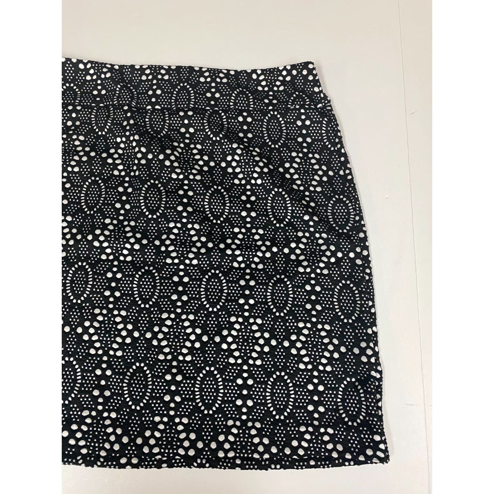 Vintage New York and Company Skirt Womens 12 Black A-Line Floral Knit Zip Pockets Short Vintage No (adjusted to fit rules) Size 34" / US 12 / IT 48 - 2 Thumbnail