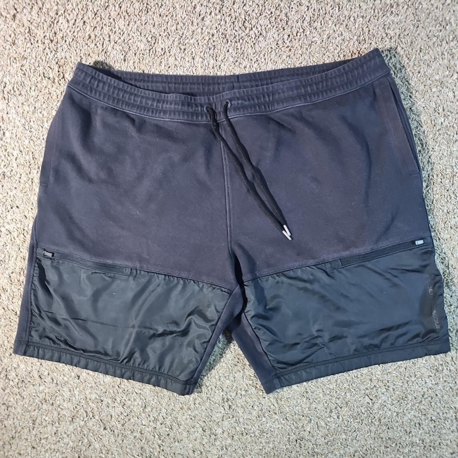 Under Armour Under Armour 3XL drawstring Shorts Zippered cargo Pockets Size US 44 / EU 60 - 1 Thumbnail
