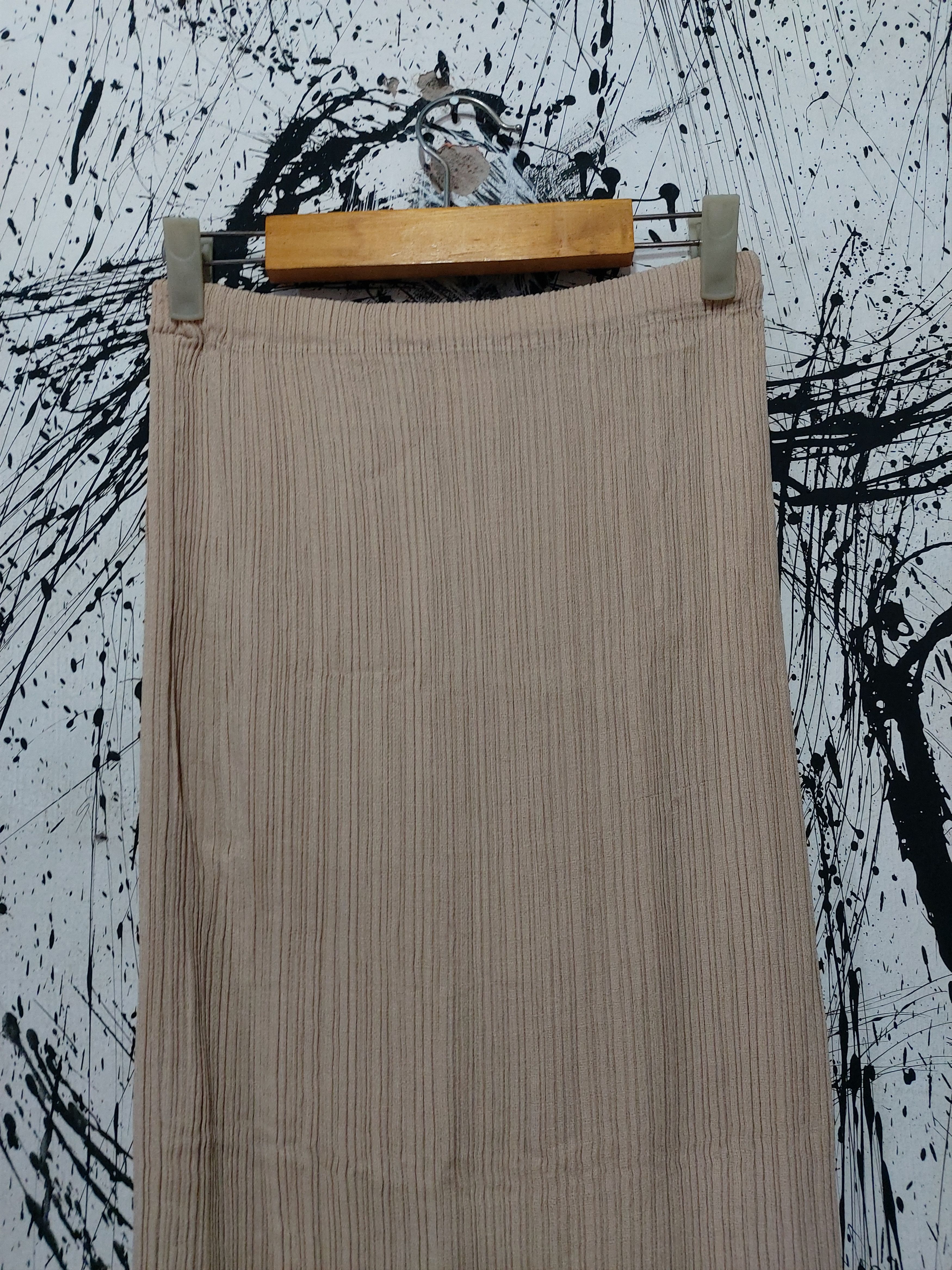 Issey Miyake ISSEY MIYAKE PLEATED BEIGE MIDI SKIRT Size 28" / US 6 / IT 42 - 3 Thumbnail