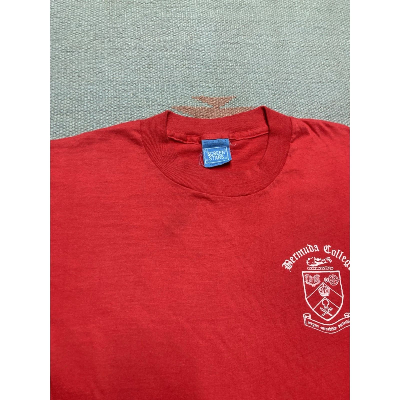 Vintage VINTAGE Crest T-Shirt Bermuda College Crest Stars Screen Large Red Mens L Size US L / EU 52-54 / 3 - 3 Thumbnail