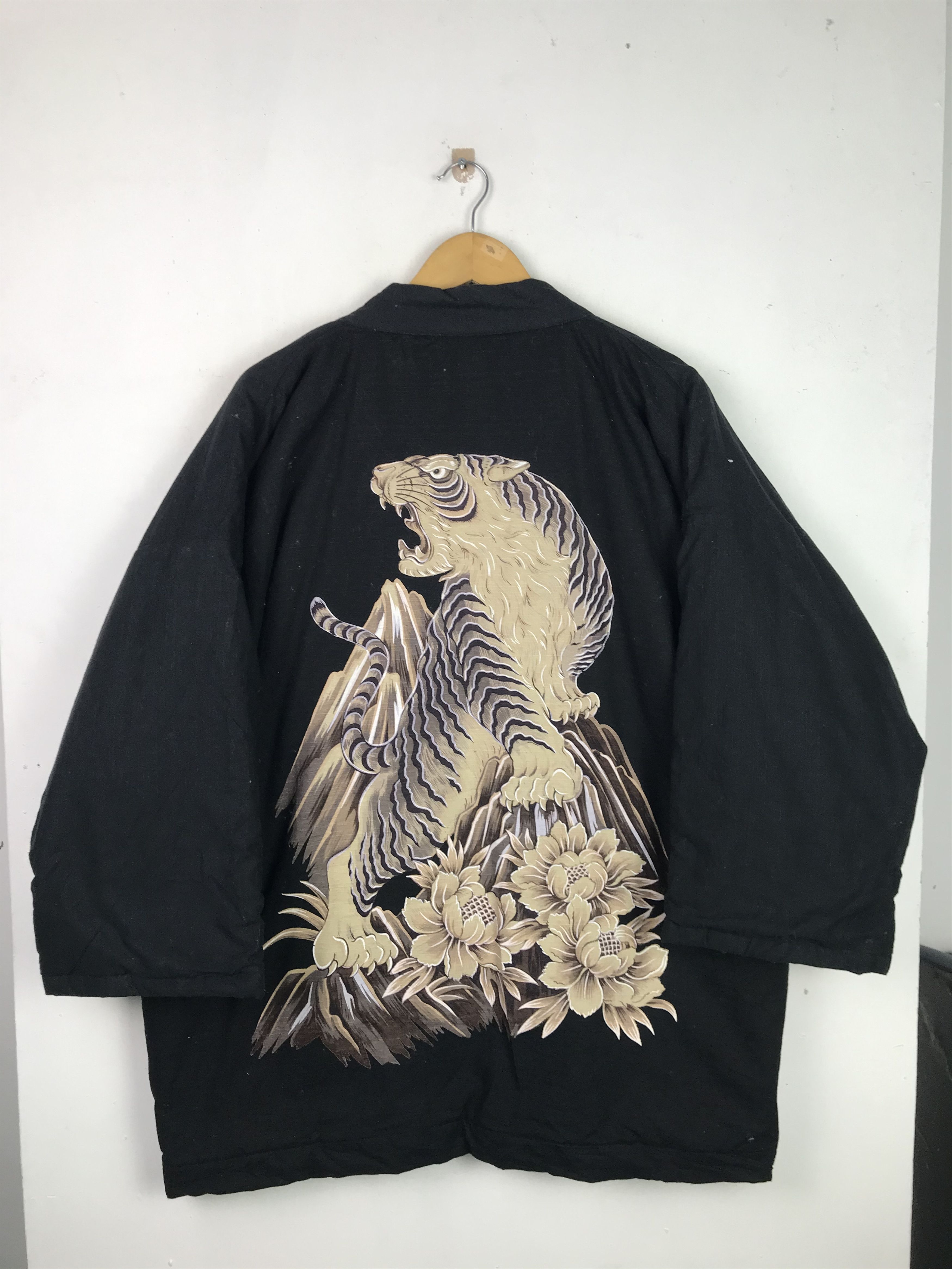 Japanese Brand × Vintage Vintage Kimono Big Logo Rare Design Size US XL / EU 56 / 4 - 1 Thumbnail