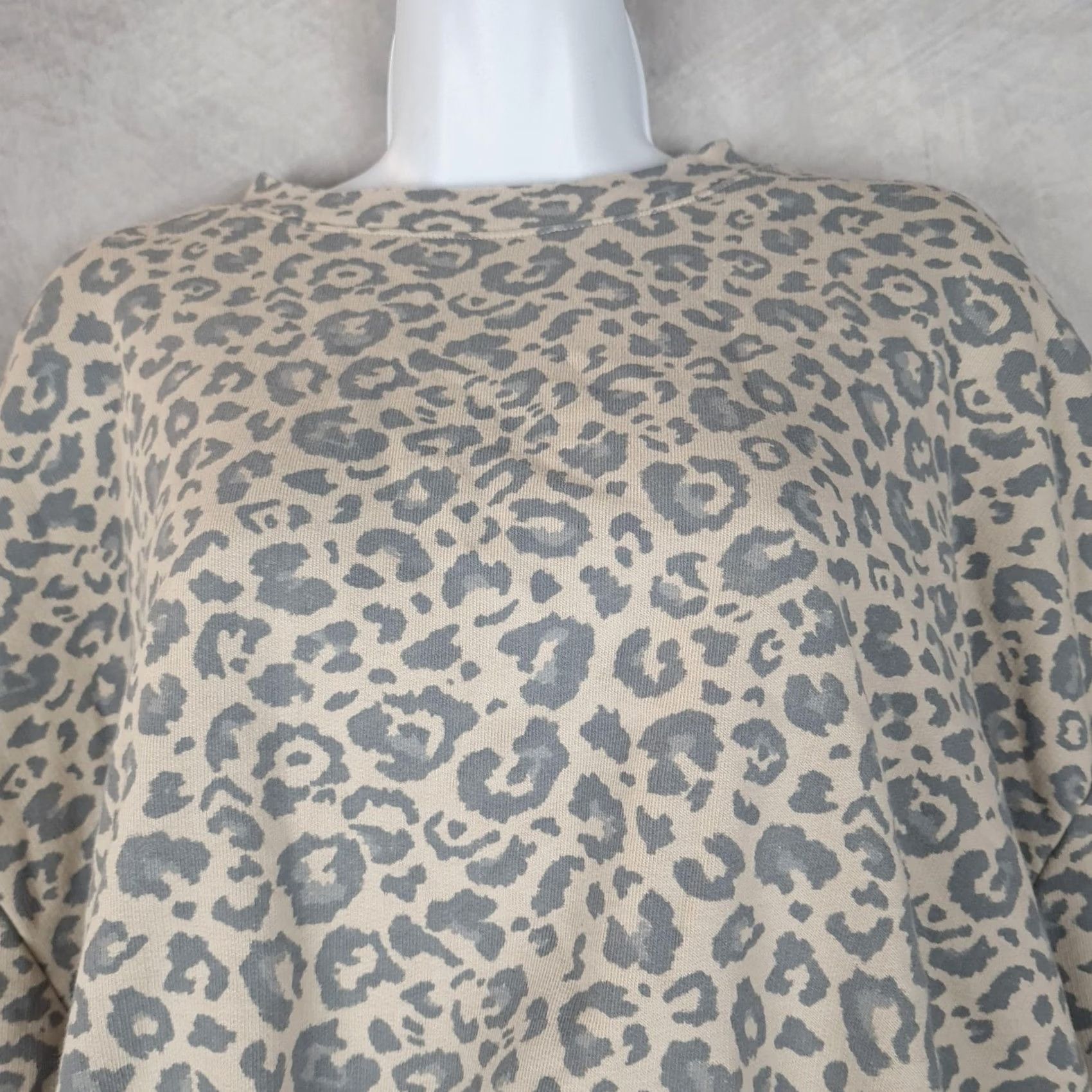 Zara Zara Sweatshirt Womens L Beige Leopard Print Pullover Knit Crew Neck Casual All Seasons Relaxed Fit Wool? No, Cotton, Polyester Size L / US 10 / IT 46 - 2 Thumbnail
