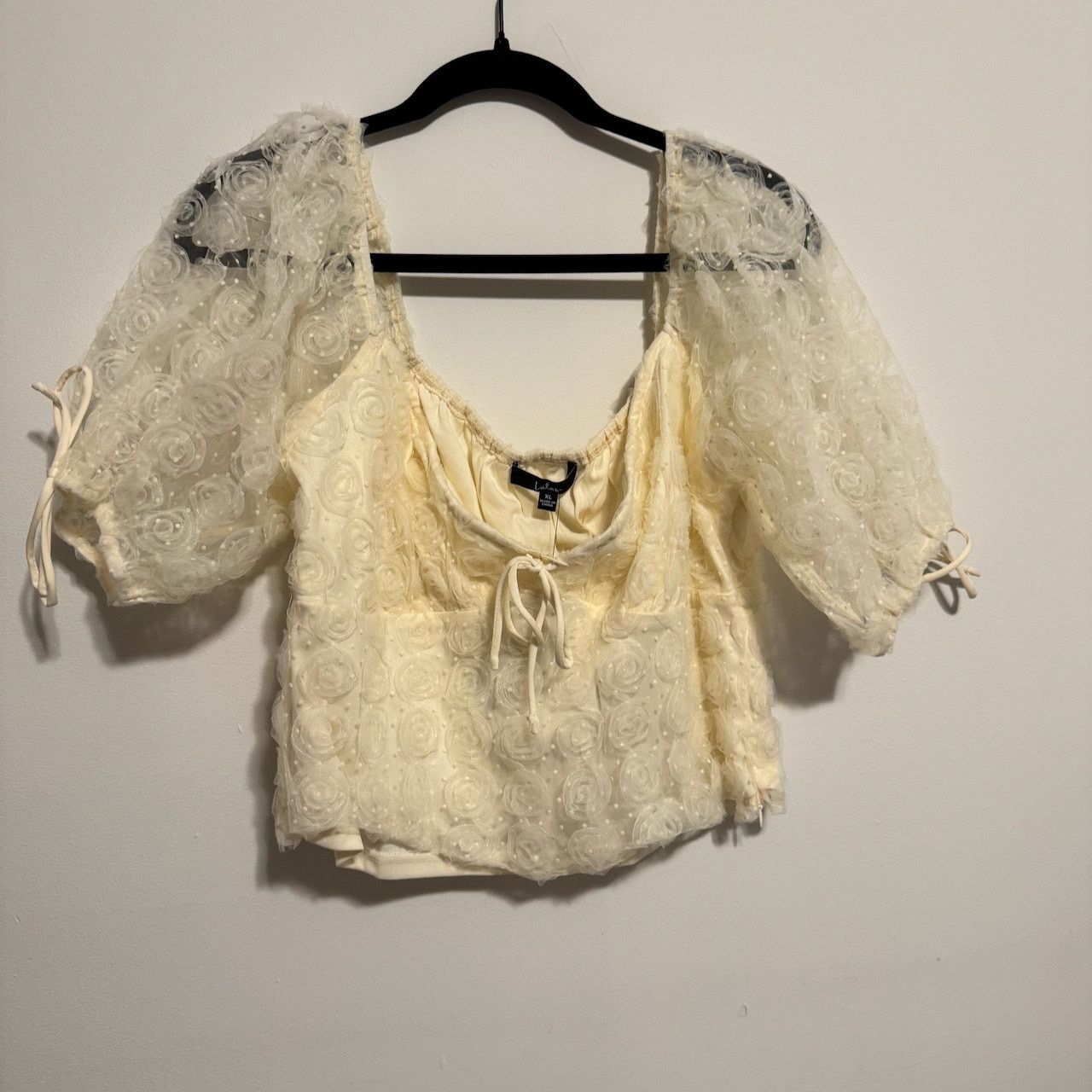 PRINCESS POLLY NWT Lulus White Puff Sleeve Rosette Top Size XL / US 12-14 / IT 48-50 - 1 Thumbnail