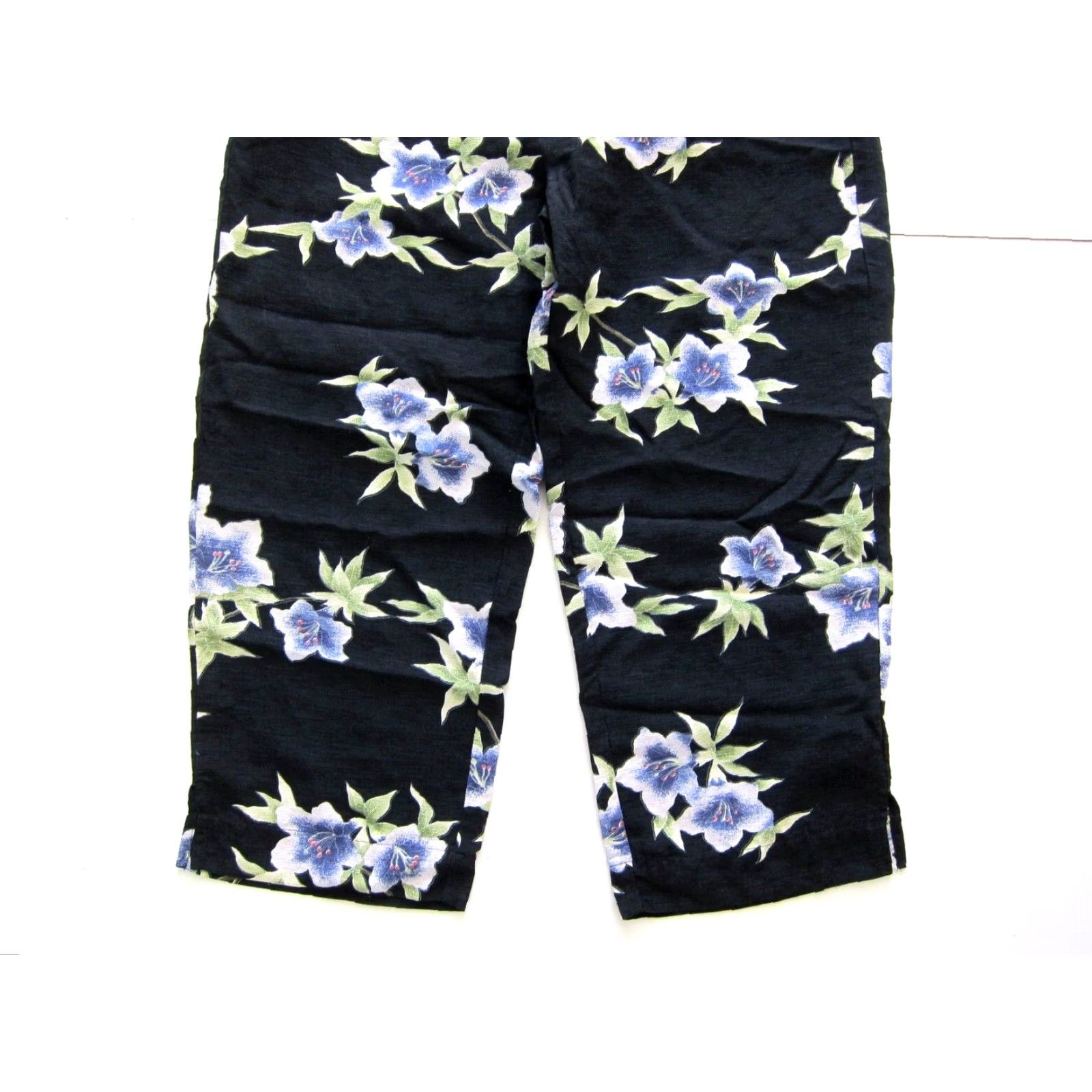 Tommy Bahama Tommy Bahama 100% Silk Black Blue Green Floral Capri Pant Woman Size 8 Size 30" / US 8 / IT 44 - 8 Thumbnail