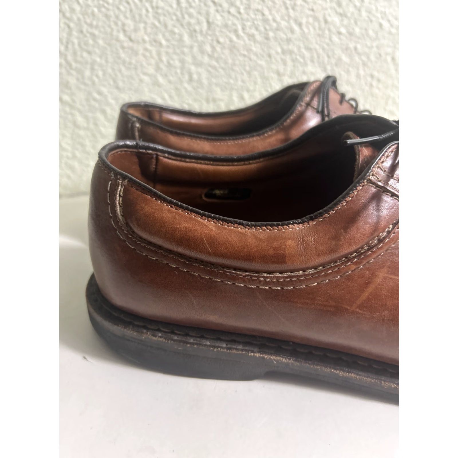 Allen Edmonds Allen Edmonds Wilbert Men's Leather Brown Dress Derby Shoes Walking Casual E 9.5 USA Preppy Size US 10 / EU 43 - 4 Thumbnail