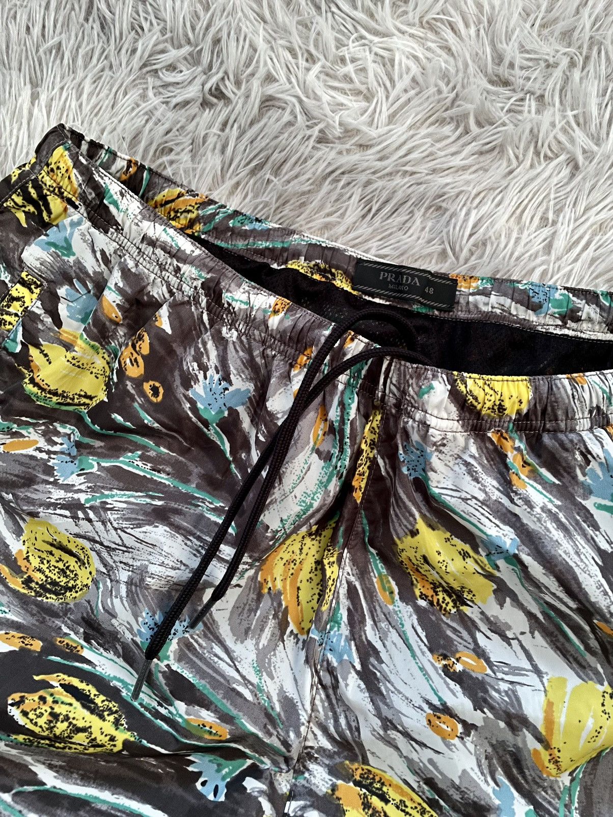 Prada Prada Sport Yellow Tulips Flower Pattern Red Tab Shorts Size US 32 / EU 48 - 4 Thumbnail