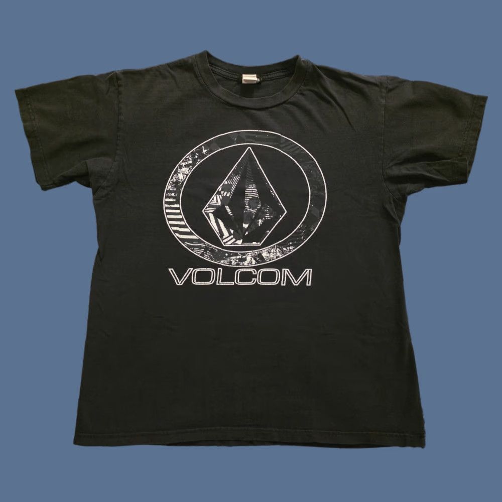 Volcom Vtg Y2K Volcom Big Logo Graphic T Shirt Back Hit Black Mens Medium Skater Surf Graphic 90s Grunge Logo Crew Neck Short Sleeve Cotton T-Shirt Size US M / EU 48-50 / 2 - 1 Thumbnail