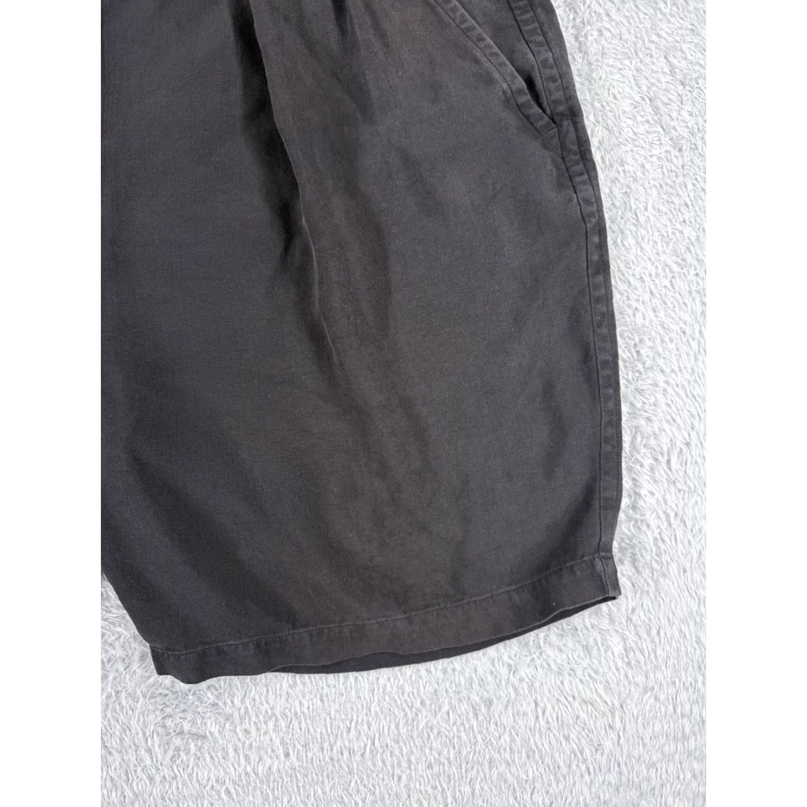 Tommy Bahama Tommy Bahama Bermuda Shorts Men 40 Black Pleated Silk Herringbone Quick Dry Cargo Pocket Adult Regular waist 40 Size US 40 / EU 56 - 2 Thumbnail