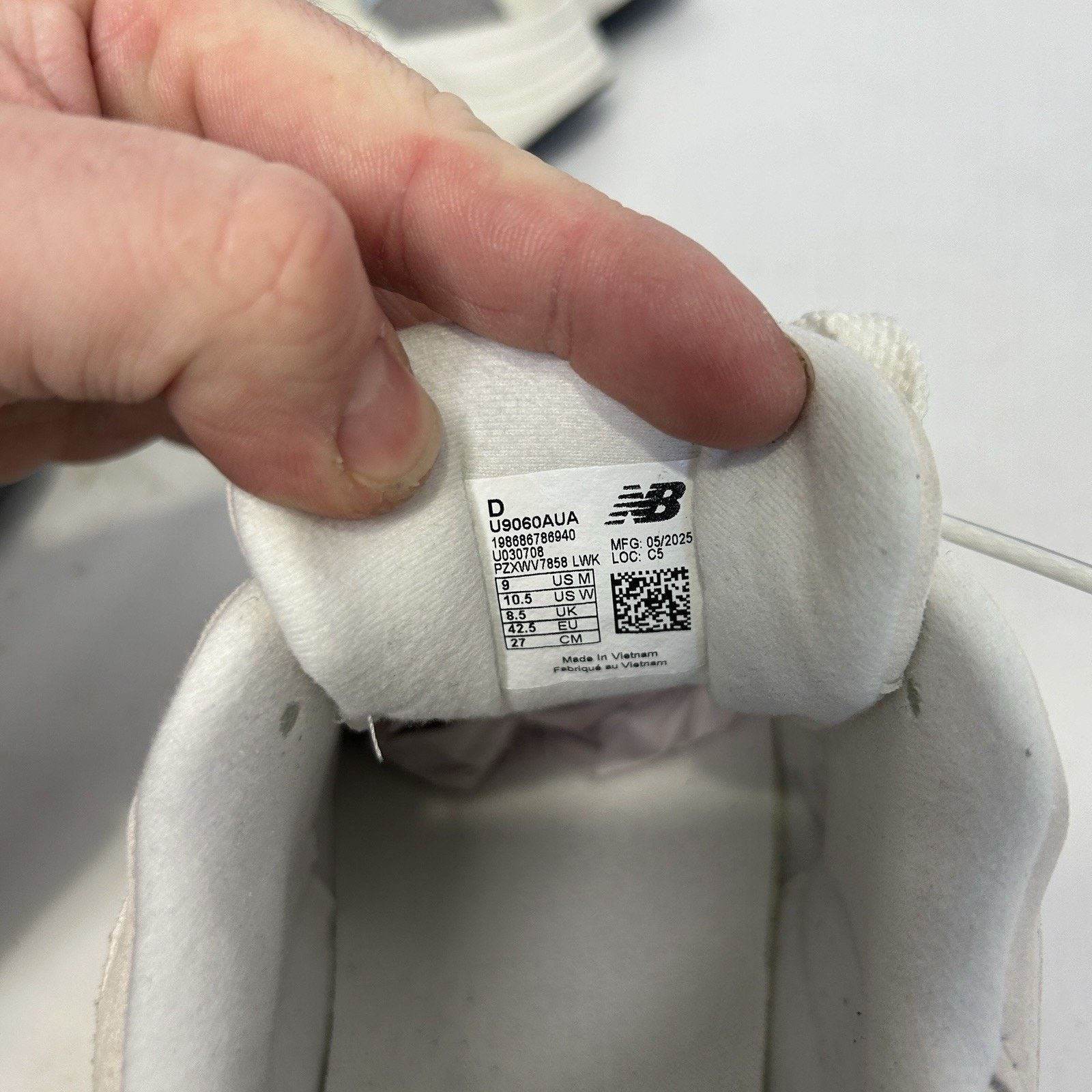 New Balance New Balance 9060 “Bisque Frosted Glass White” U9060AUA Size US 9 / EU 42 - 6 Thumbnail