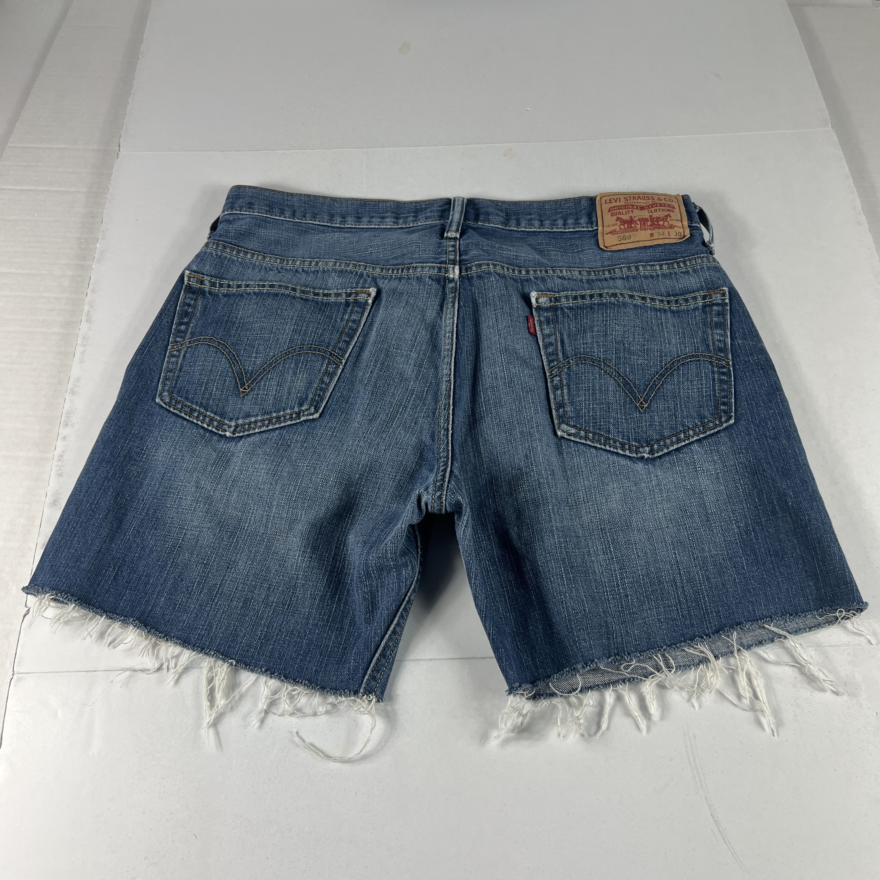 Levi's Levi's Jean Shorts 569 Loose Cut Off Faded Denim Jorts Size US 35 - 7 Thumbnail