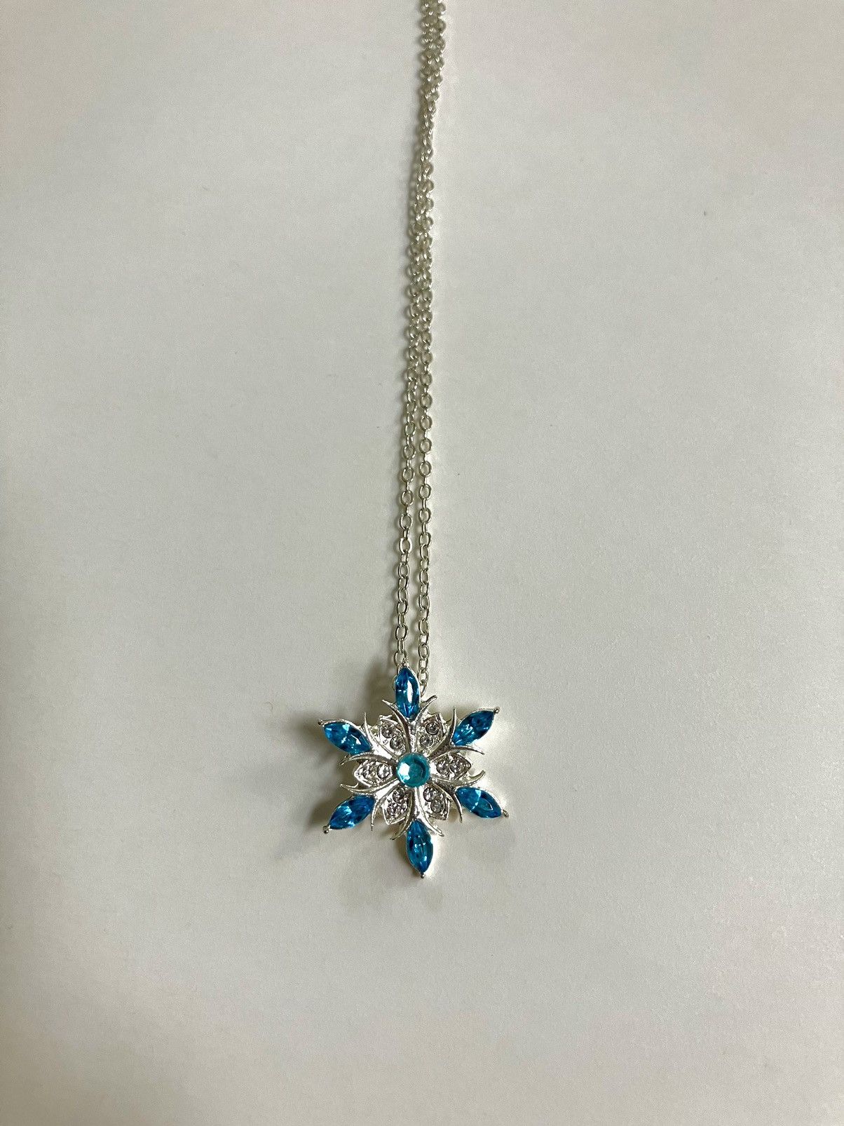 Handmade Silver Snowflake Crystal Rhinestone Instagram Necklace Size ONE SIZE - 1 Thumbnail