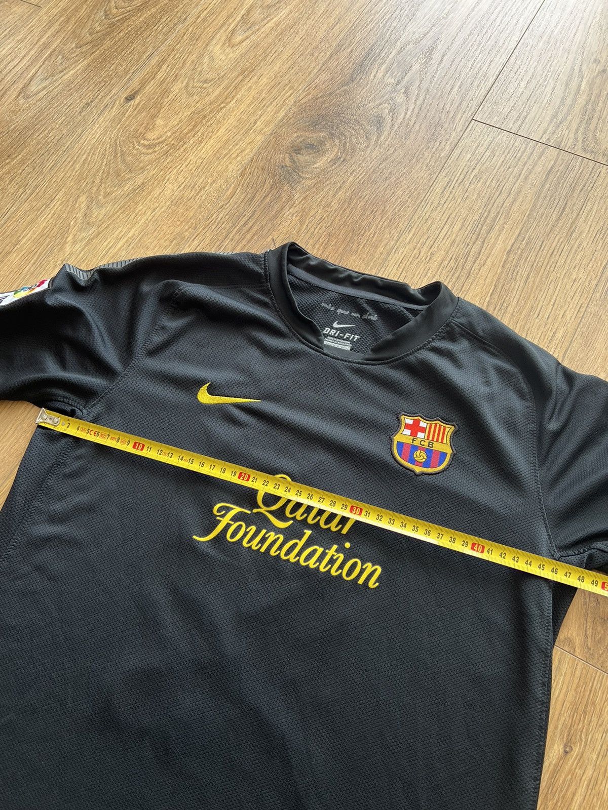 Nike Nike vintage FC Barcelona 2011/12 away jersey soccer shirt Size US S / EU 44-46 / 1 - 10 Thumbnail