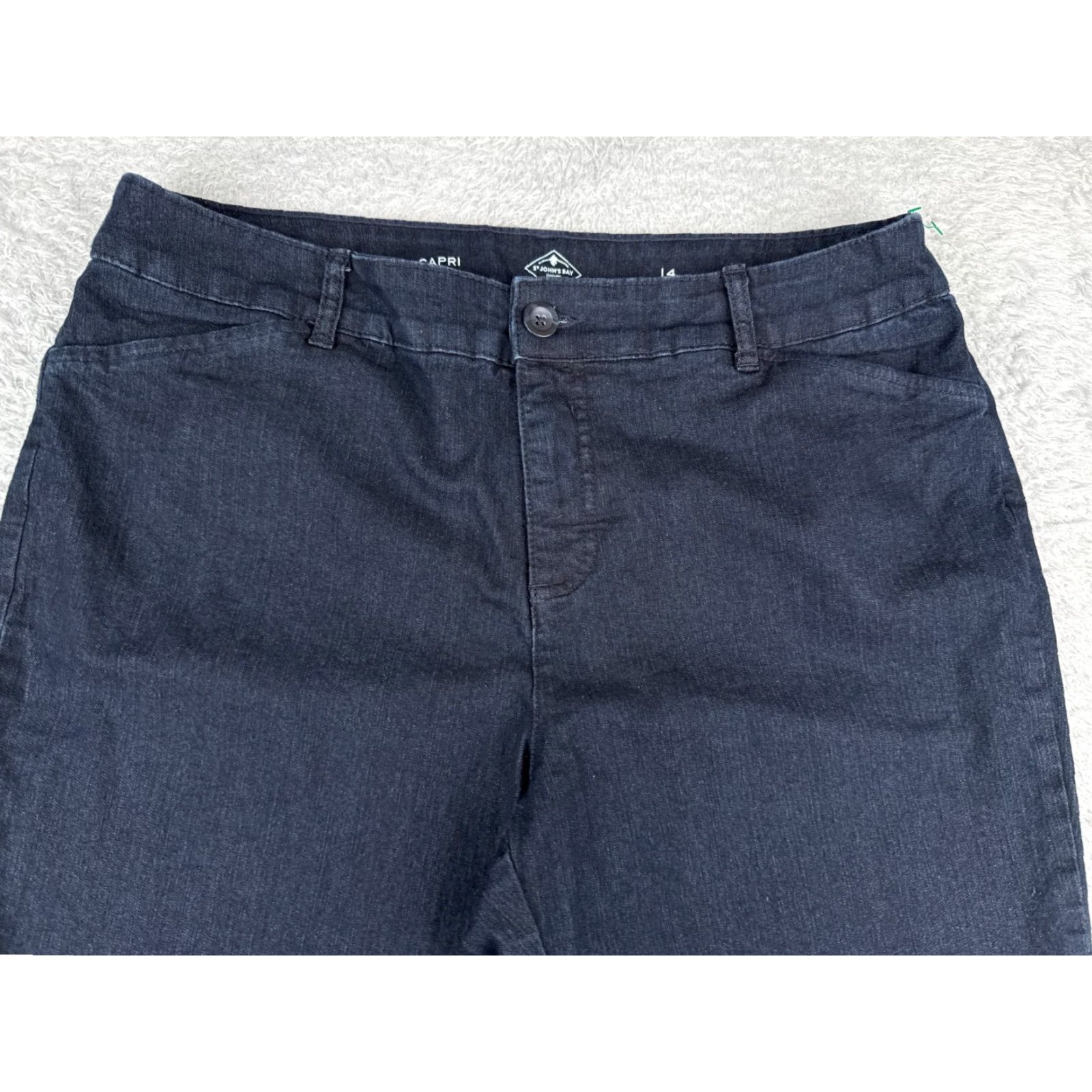 Vintage VINTAGE? No. St. John's Bay Jeans Women Capri 14 Blue Denim 32x19 Mid Rise 19 Inseam Dark Wash Cotton Blend Casual Modern Womens Jeans Size 36" / US 14 / IT 50 - 4 Thumbnail