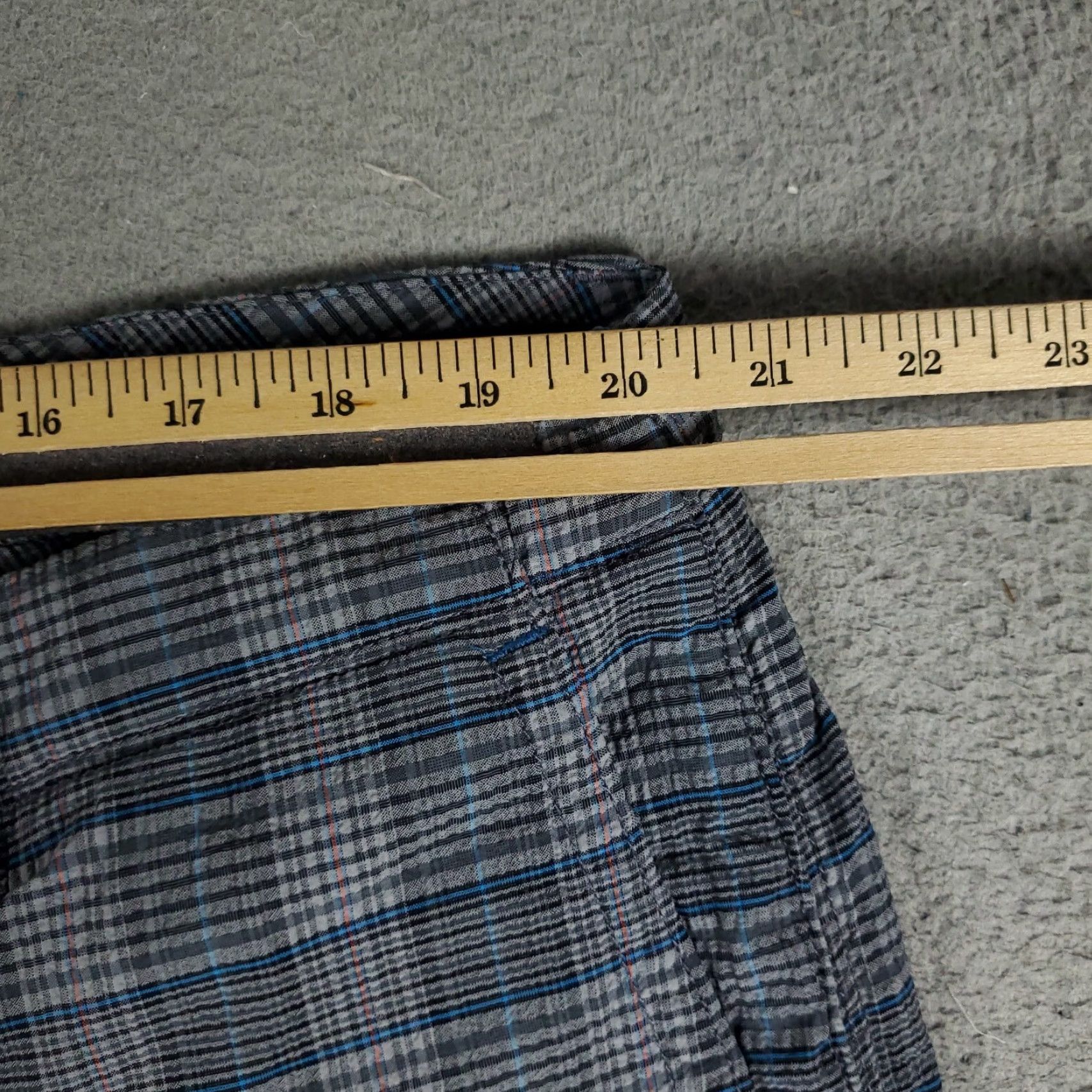 Tommy Bahama VINTAGE Tommy Bahama Men's Shorts Size 40 Gray Plaid Chino Flat Front Casual Size US 40 / EU 56 - 4 Thumbnail