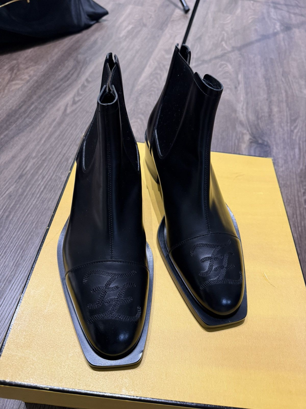 Fendi FENDI (Chelsea Boots) Size US 9 / EU 42 - 5 Thumbnail