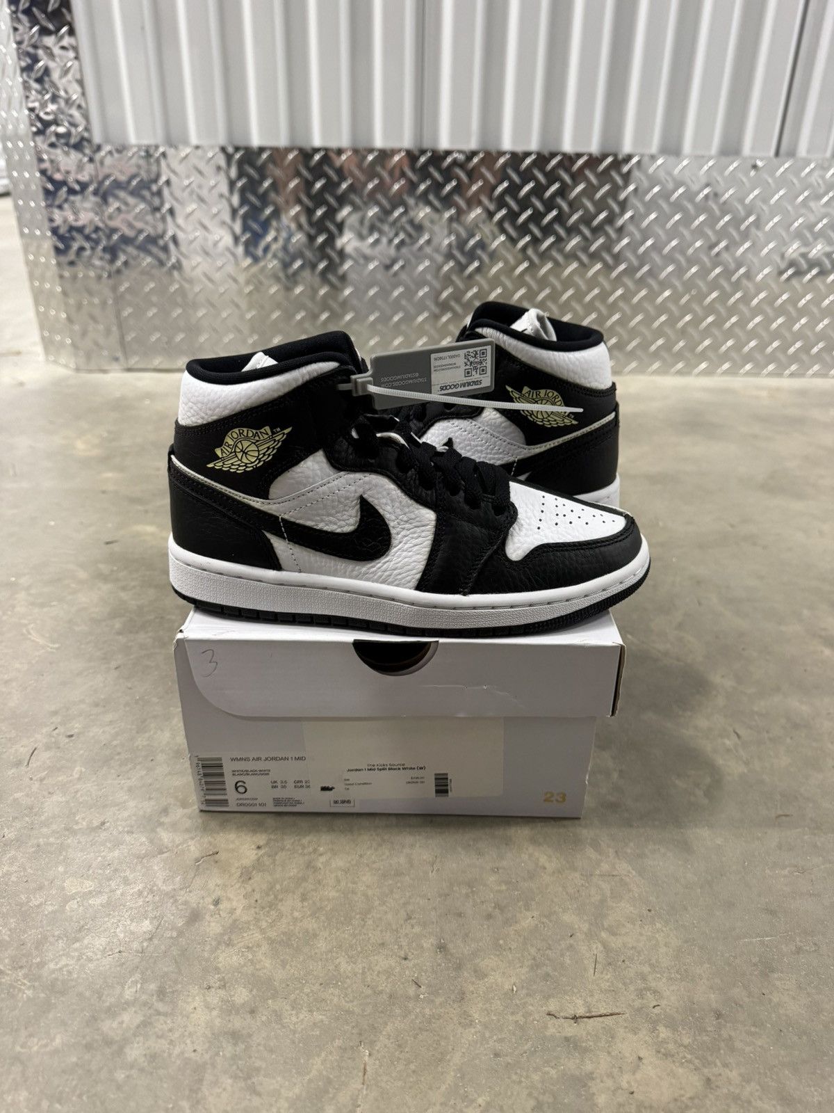 Jordan Brand Jordan 1 Mid SE WMNS Split Homage Size 6W Size US 6 / IT 36 - 1 Thumbnail