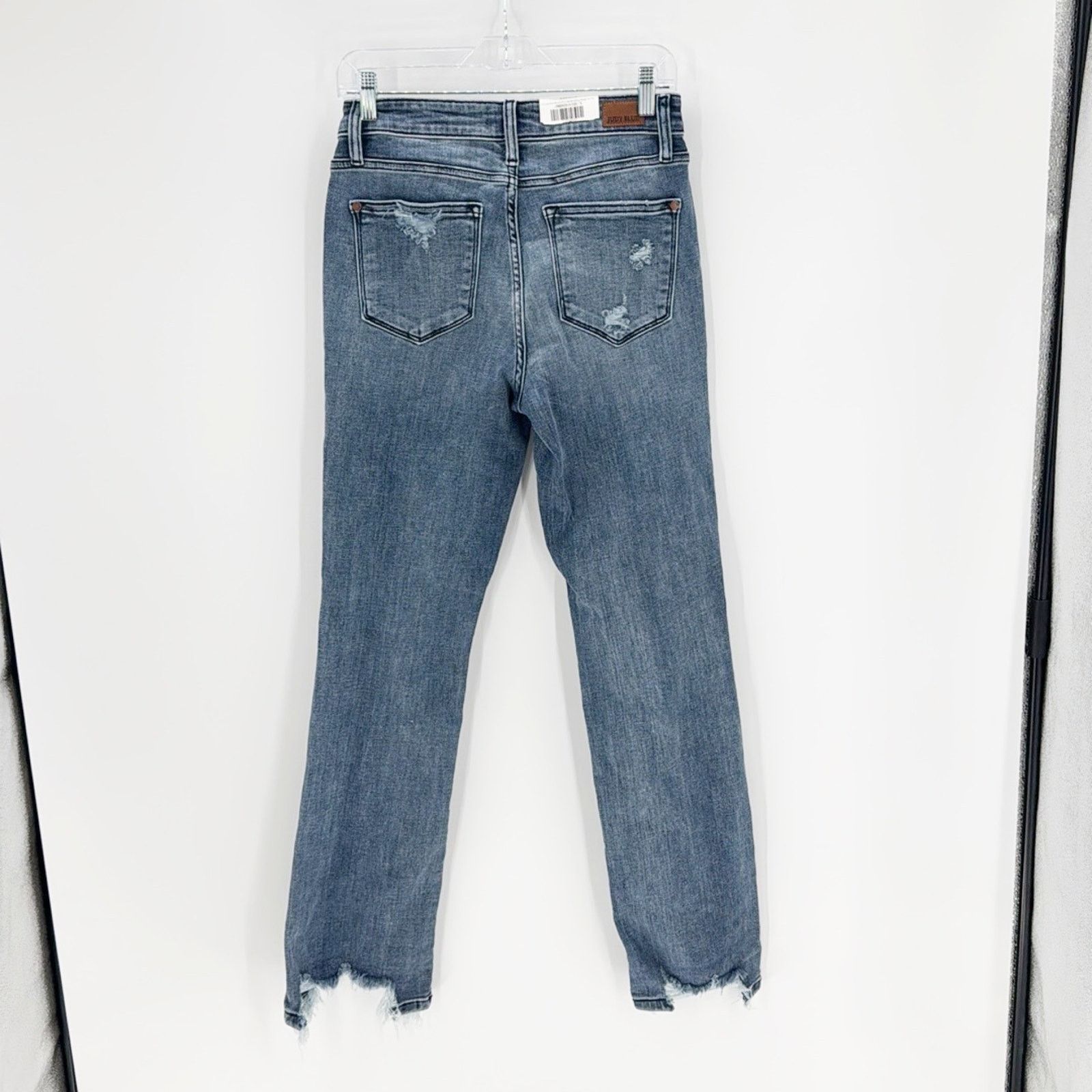 Judy Blue Judy Blue straight fit mid rise distressed raw hem casual Size 27" / US 4 / IT 40 - 2 Thumbnail