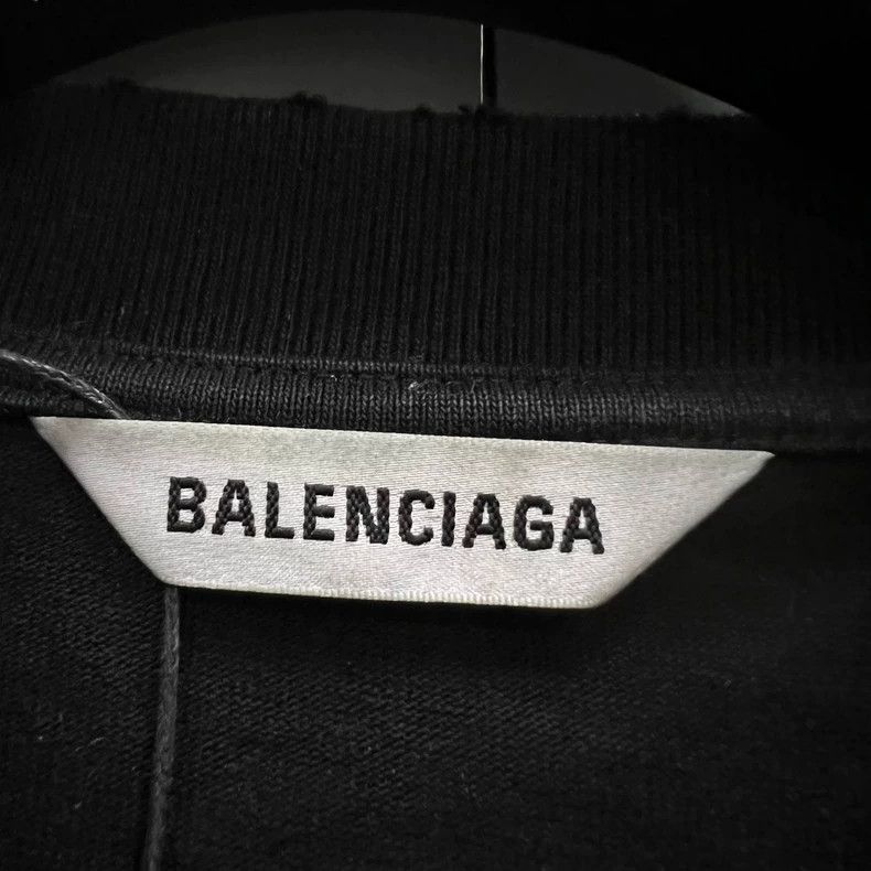 Balenciaga Balenciaga Gothic logo printed short sleeves Size US L / EU 52-54 / 3 - 3 Thumbnail