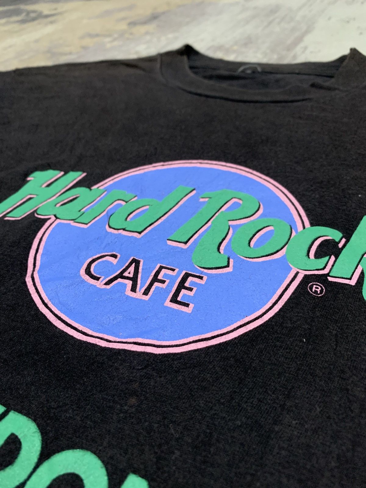 Vintage Vintage Sun Faded Hard Rock Cafe London Tshirt Size US M / EU 48-50 / 2 - 3 Thumbnail
