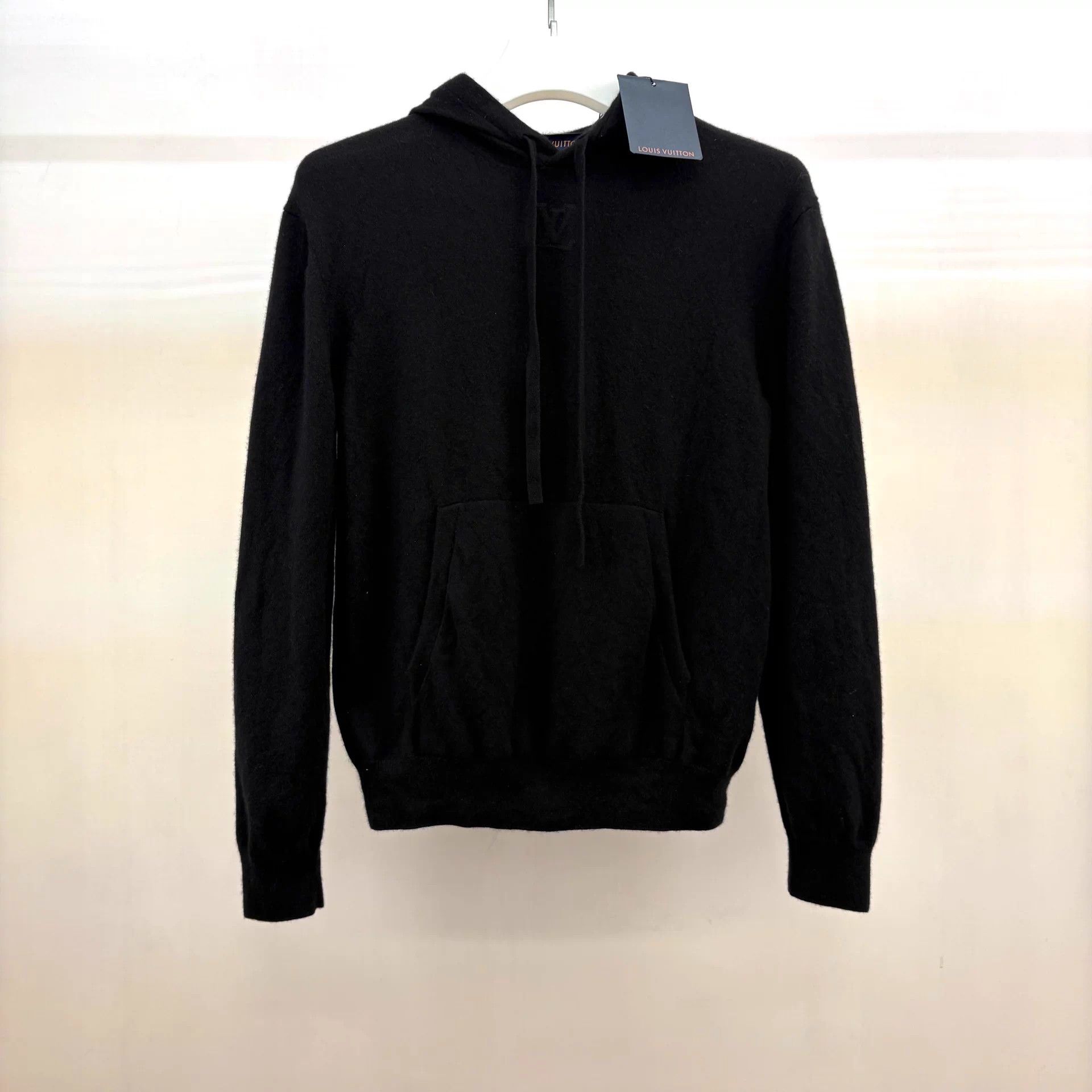 Louis Vuitton LV embossed logo cashmere hoodie S new made Italy Size US S / EU 44-46 / 1 - 1 Thumbnail